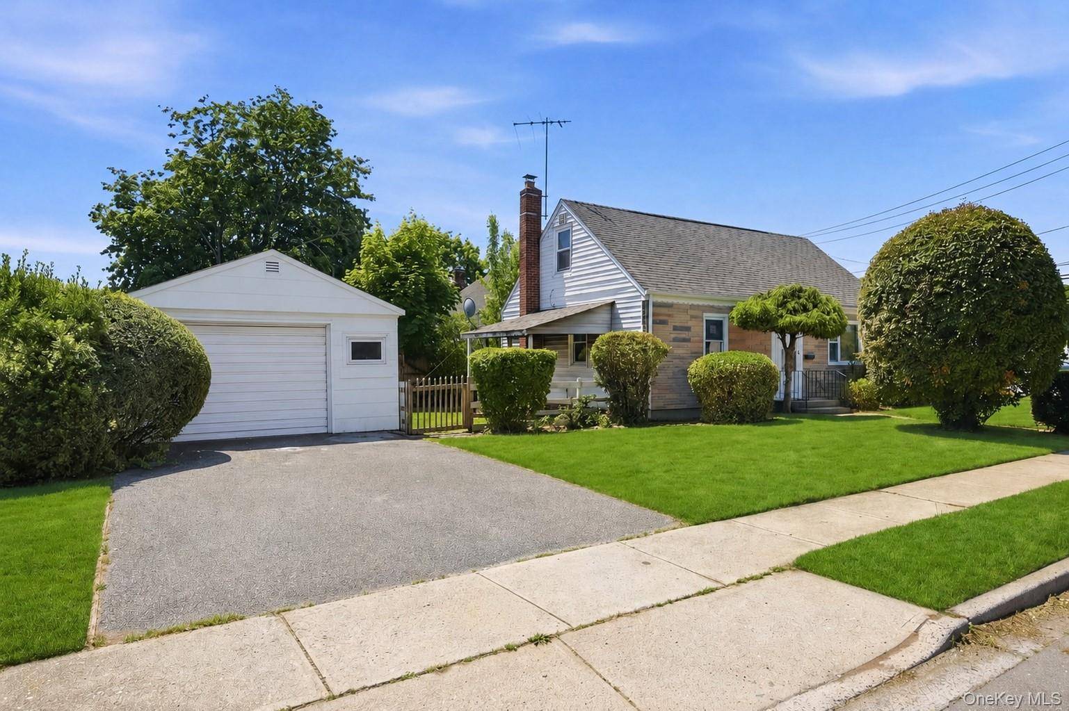 Casa de 4 Dormitorios en Venta en Uniondale - Nueva York - EE. UU. - 2