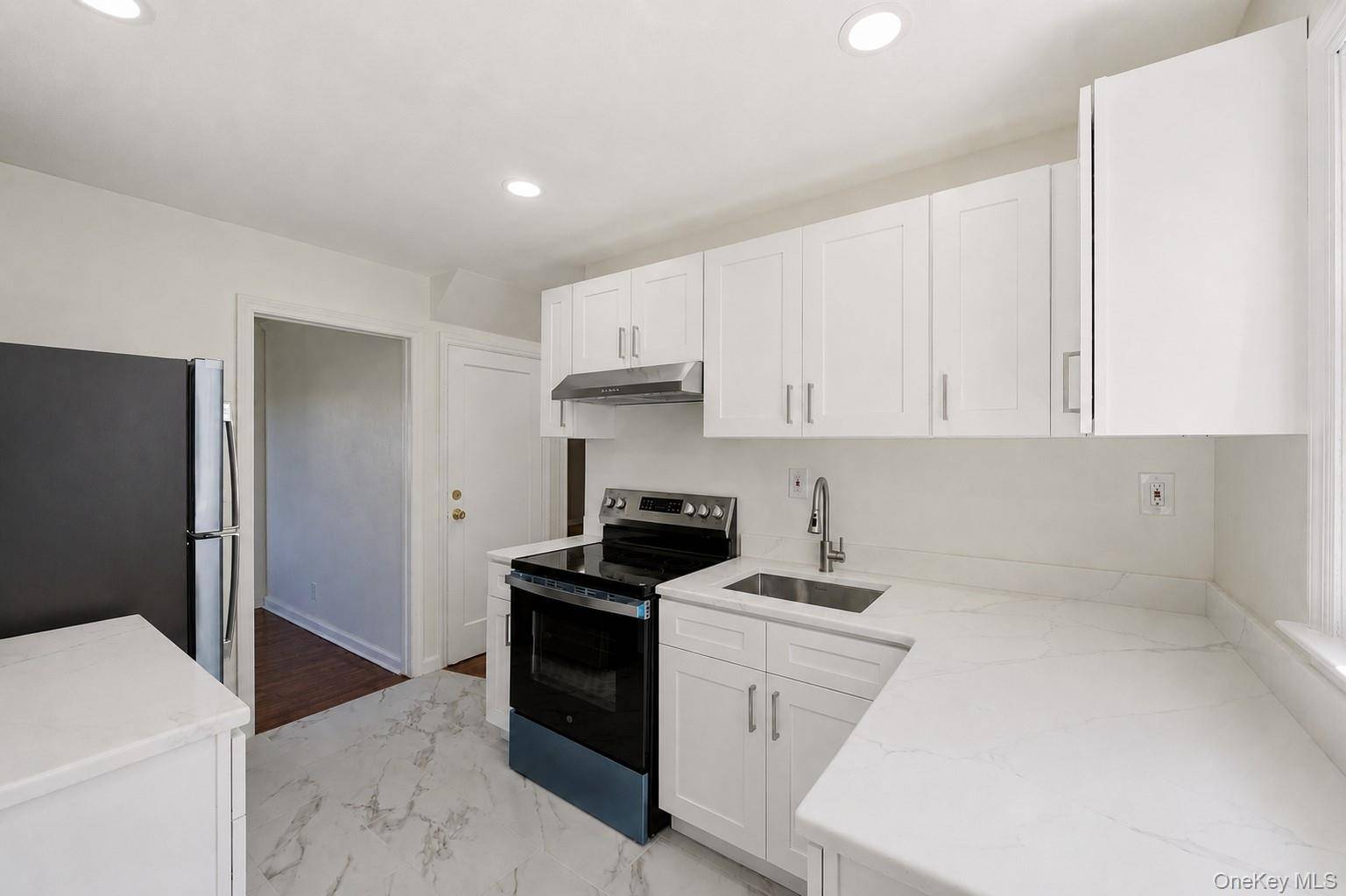 Casa de 4 Dormitorios en Venta en Uniondale - Nueva York - EE. UU. - 3
