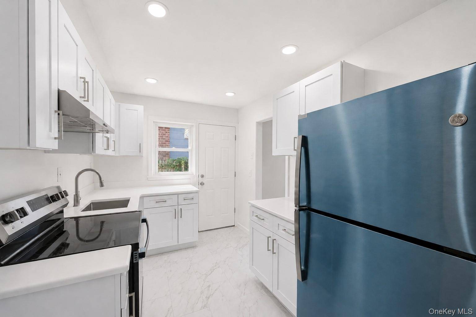 Casa de 4 Dormitorios en Venta en Uniondale - Nueva York - EE. UU. - 4