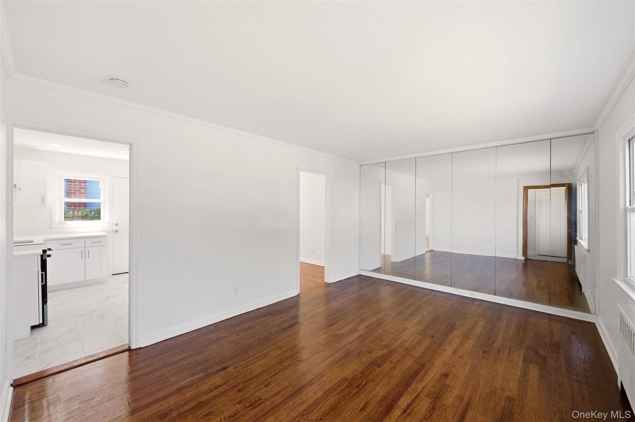 Casa de 4 Dormitorios en Venta en Uniondale - Nueva York - EE. UU. - 6