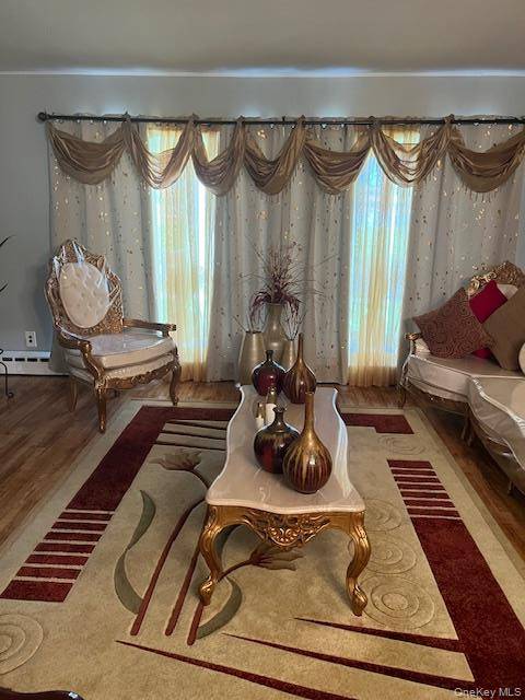 Casa de 4 Dormitorios en Venta en Uniondale - Nueva York - EE. UU. - 3
