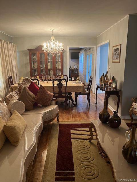 Casa de 4 Dormitorios en Venta en Uniondale - Nueva York - EE. UU. - 4