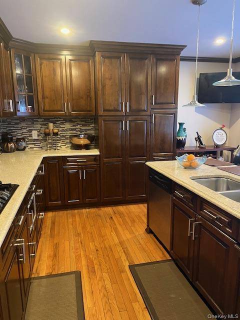 Casa de 4 Dormitorios en Venta en Uniondale - Nueva York - EE. UU. - 8