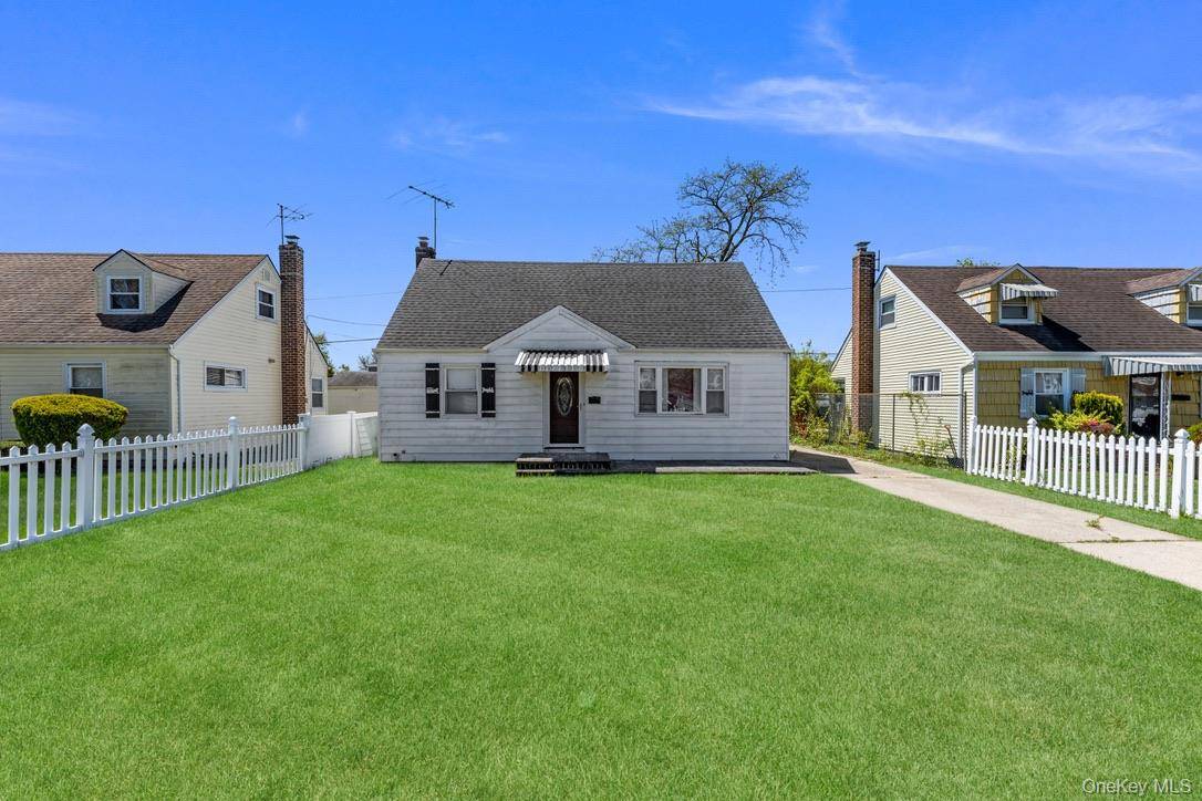 Casa de 4 Dormitorios en Venta en Uniondale - Nueva York - EE. UU. - 1