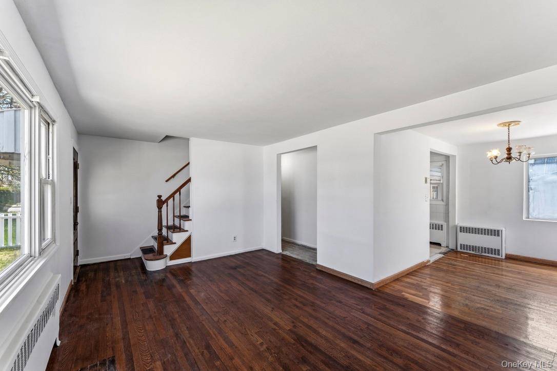 Casa de 4 Dormitorios en Venta en Uniondale - Nueva York - EE. UU. - 5