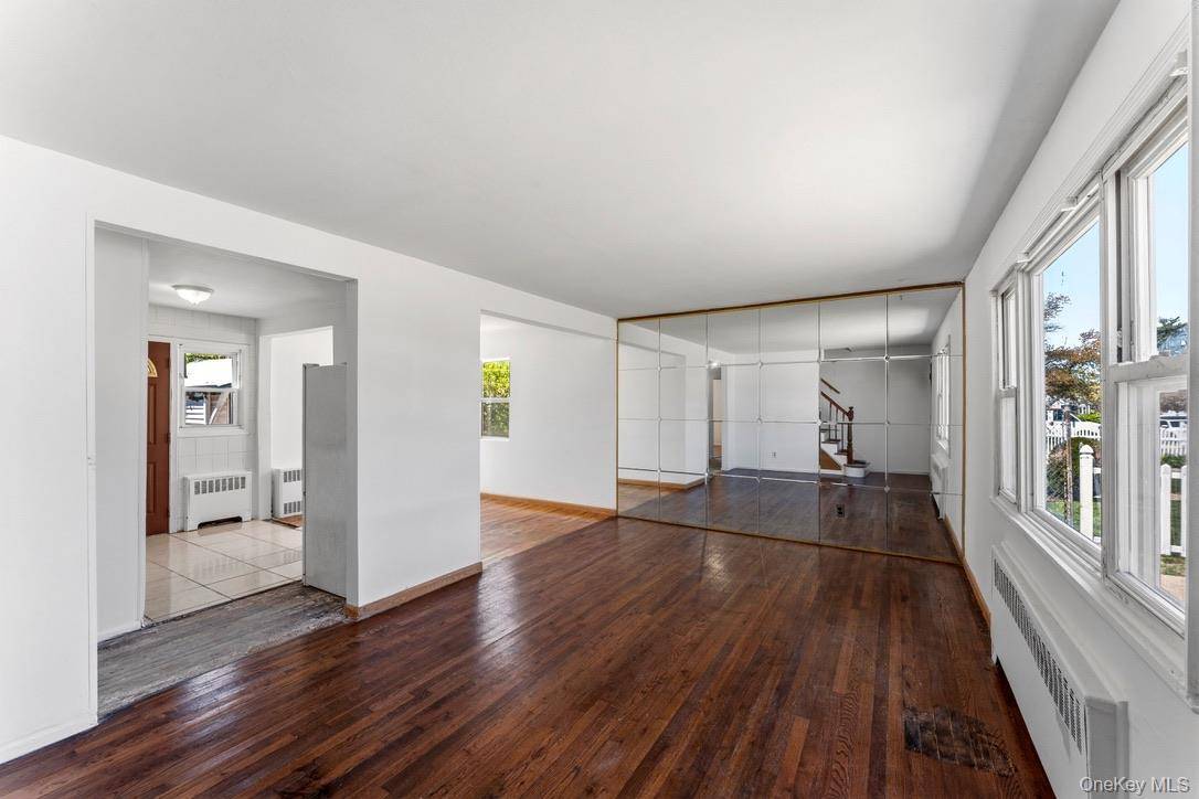 Casa de 4 Dormitorios en Venta en Uniondale - Nueva York - EE. UU. - 6
