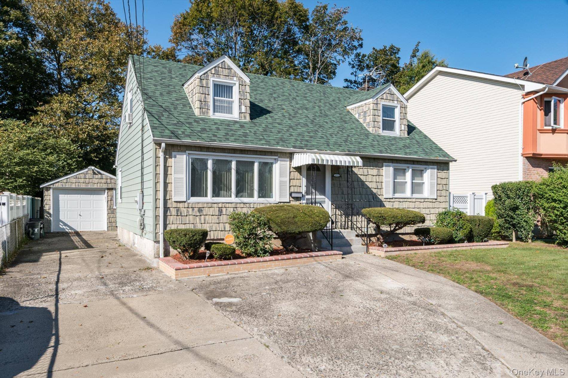 4 Bedroom Home for Sale in Uniondale - New York - USA - 2