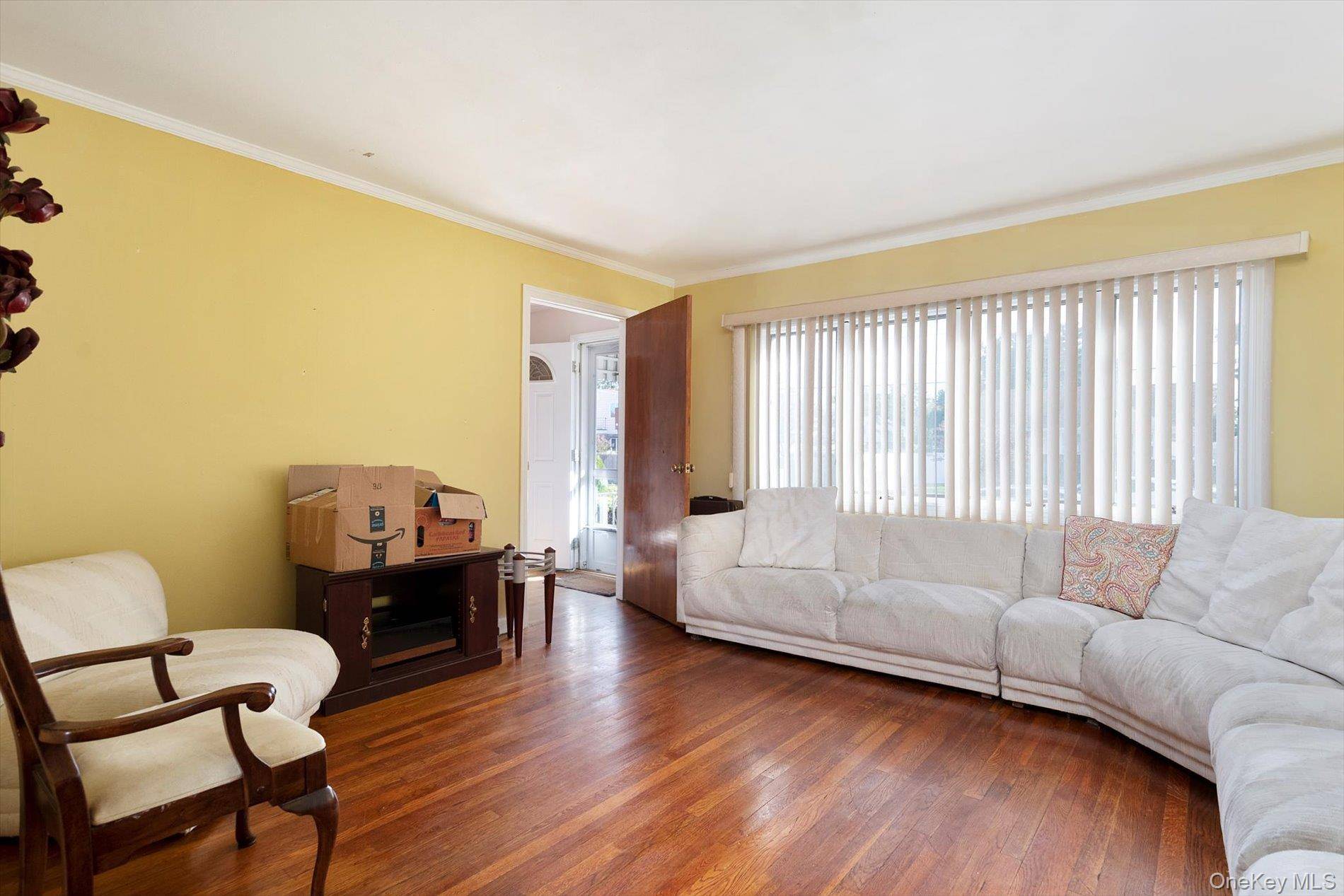 4 Bedroom Home for Sale in Uniondale - New York - USA - 5