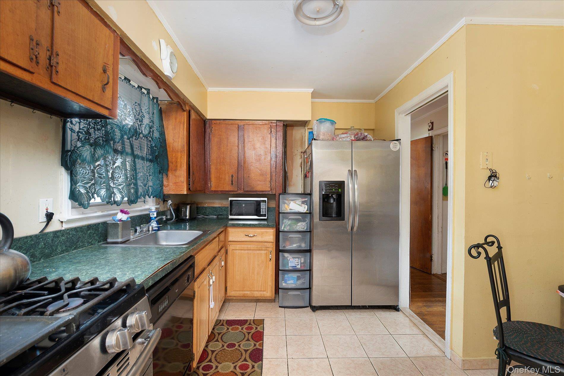 4 Bedroom Home for Sale in Uniondale - New York - USA - 8