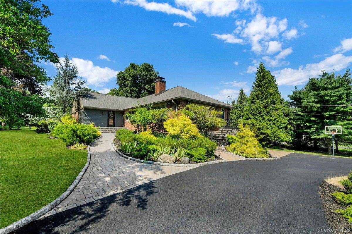 Casa de 4 Dormitorios en Venta en Valhalla - Nueva York - EE. UU. - 2