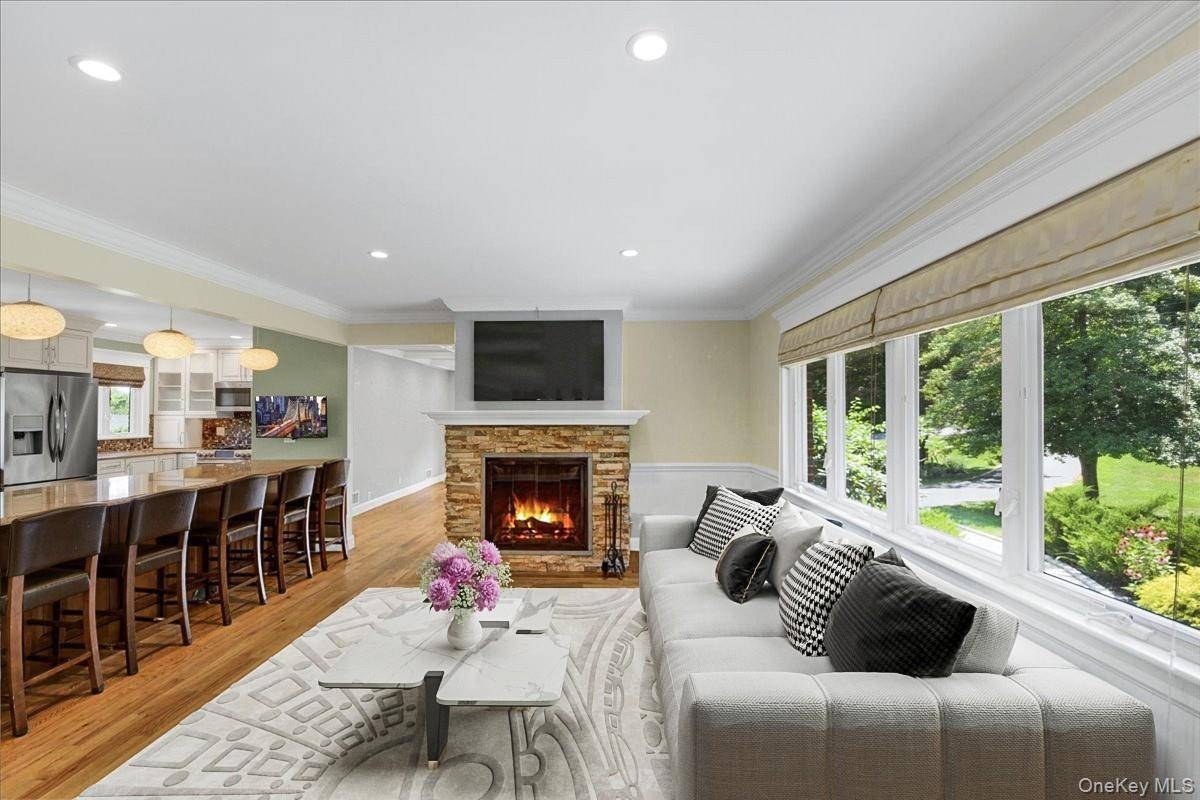 Casa de 4 Dormitorios en Venta en Valhalla - Nueva York - EE. UU. - 3