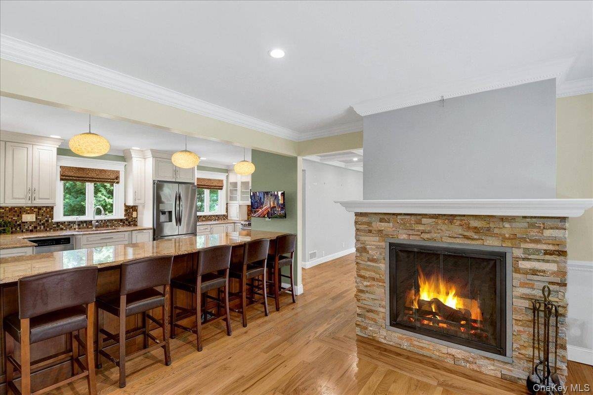Casa de 4 Dormitorios en Venta en Valhalla - Nueva York - EE. UU. - 4