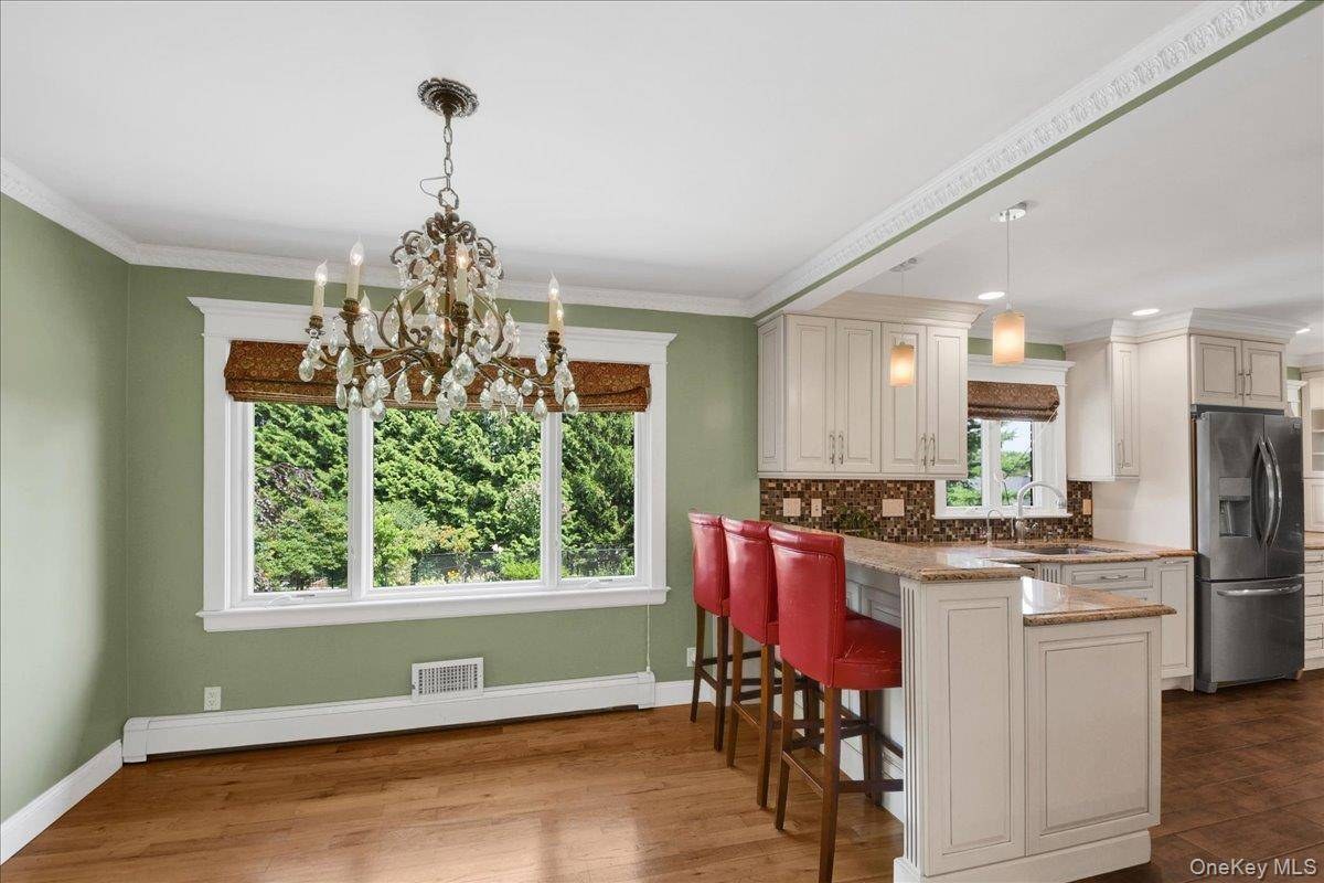 Casa de 4 Dormitorios en Venta en Valhalla - Nueva York - EE. UU. - 8