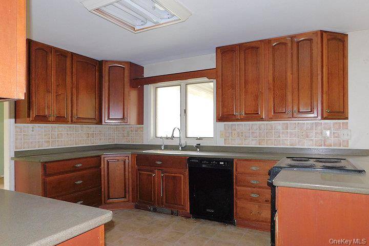 4 Bedroom Home for Sale in Wallkill - New York - USA - 4