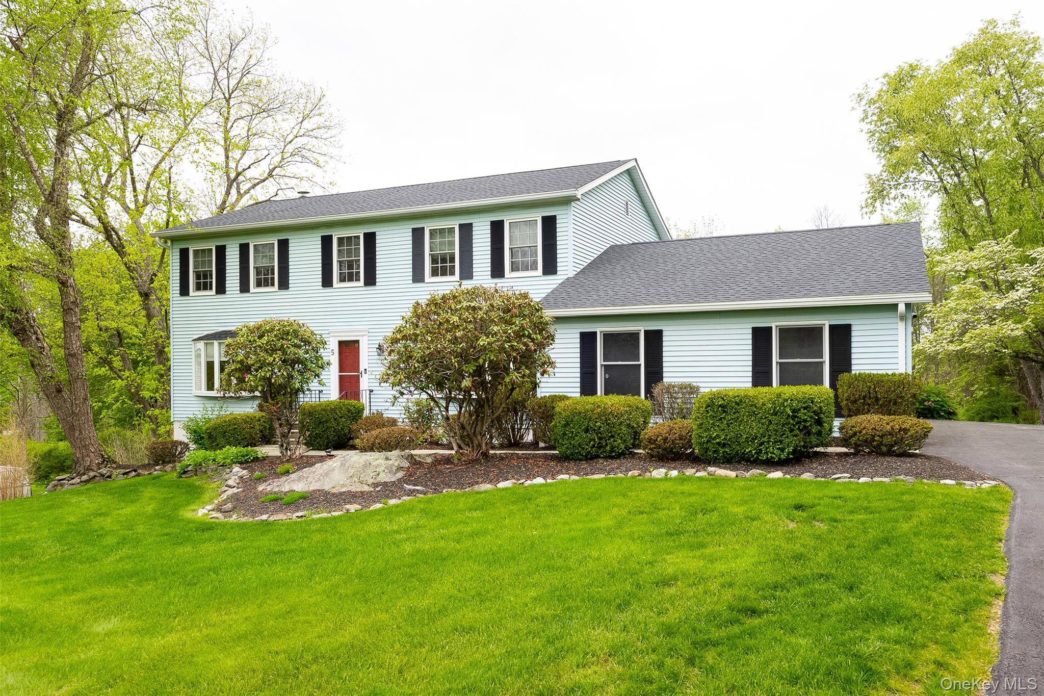 Casa com 4 Quartos à Venda em Wappingers Falls - Nova Iorque - EUA - 1