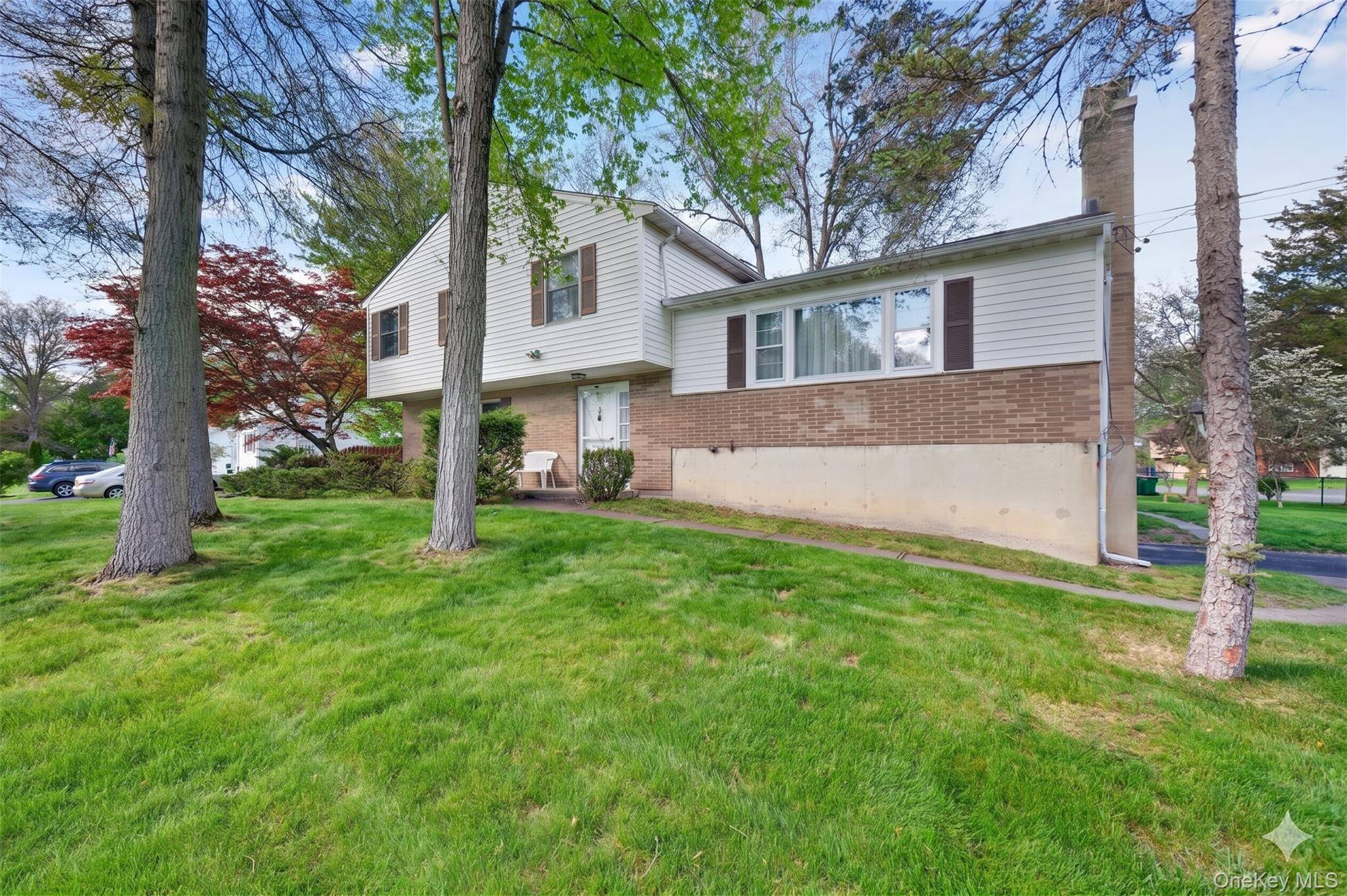 Casa com 4 Quartos à Venda em Wappingers Falls - Nova Iorque - EUA - 1