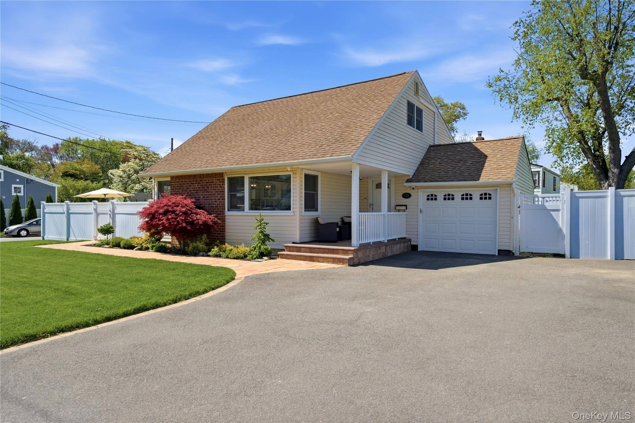 Casa com 4 Quartos à Venda em West Islip - Nova Iorque - EUA - 1