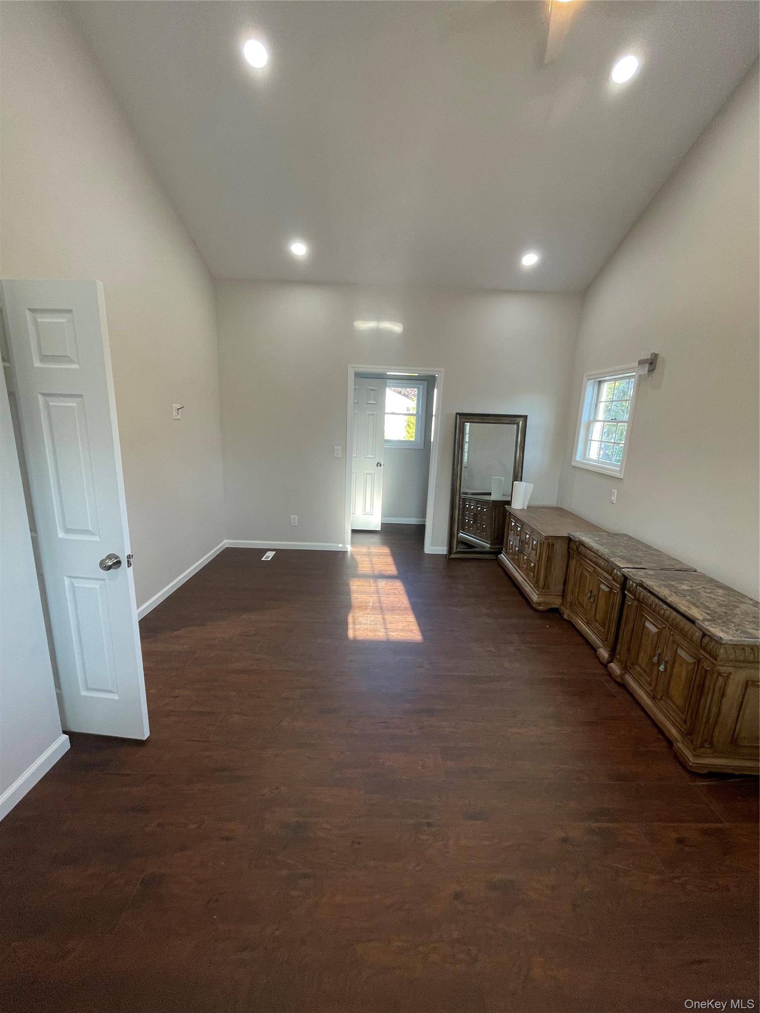 4 Bedroom Home for Sale in West Islip - New York - USA - 5