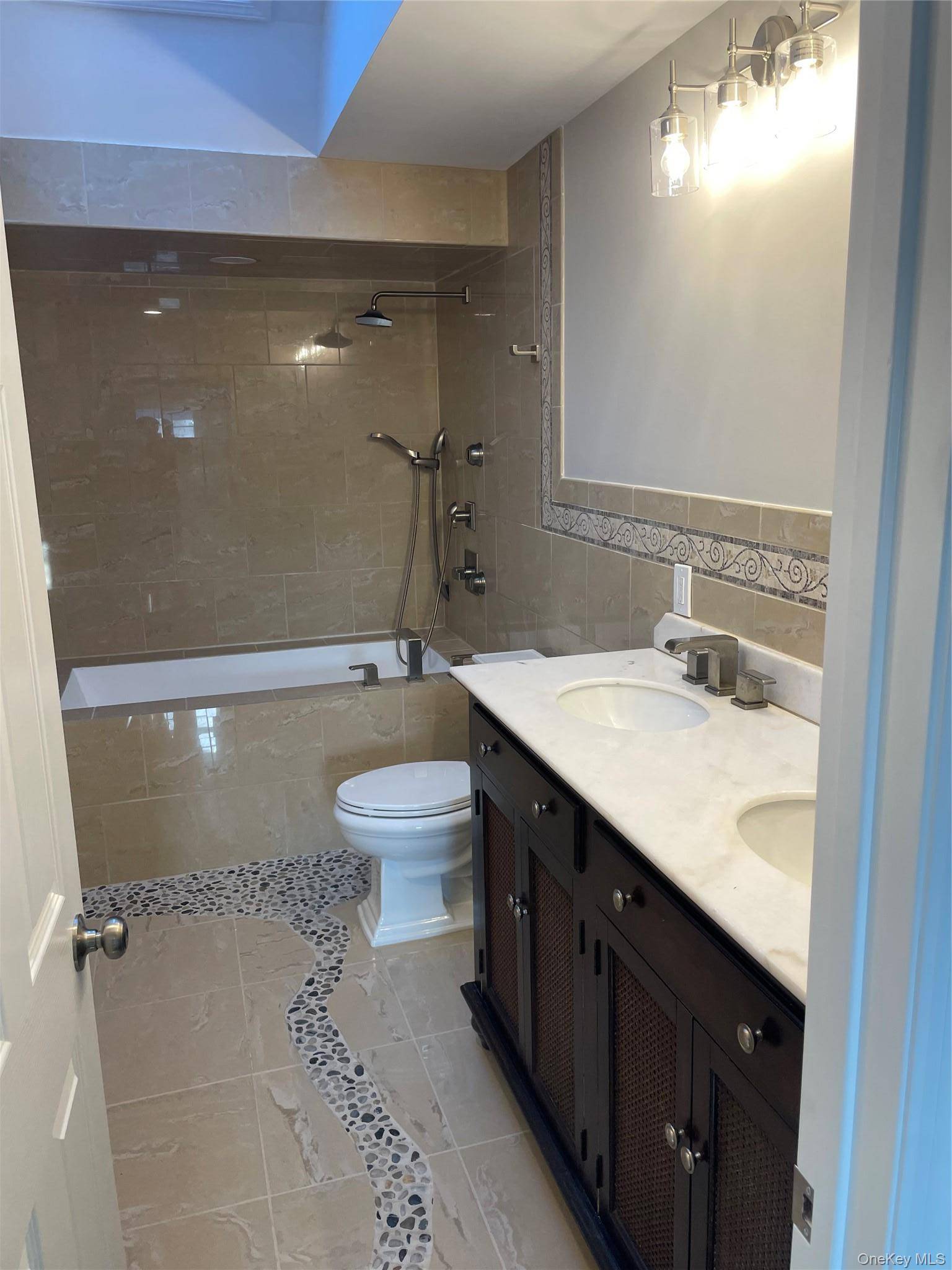 4 Bedroom Home for Sale in West Islip - New York - USA - 6