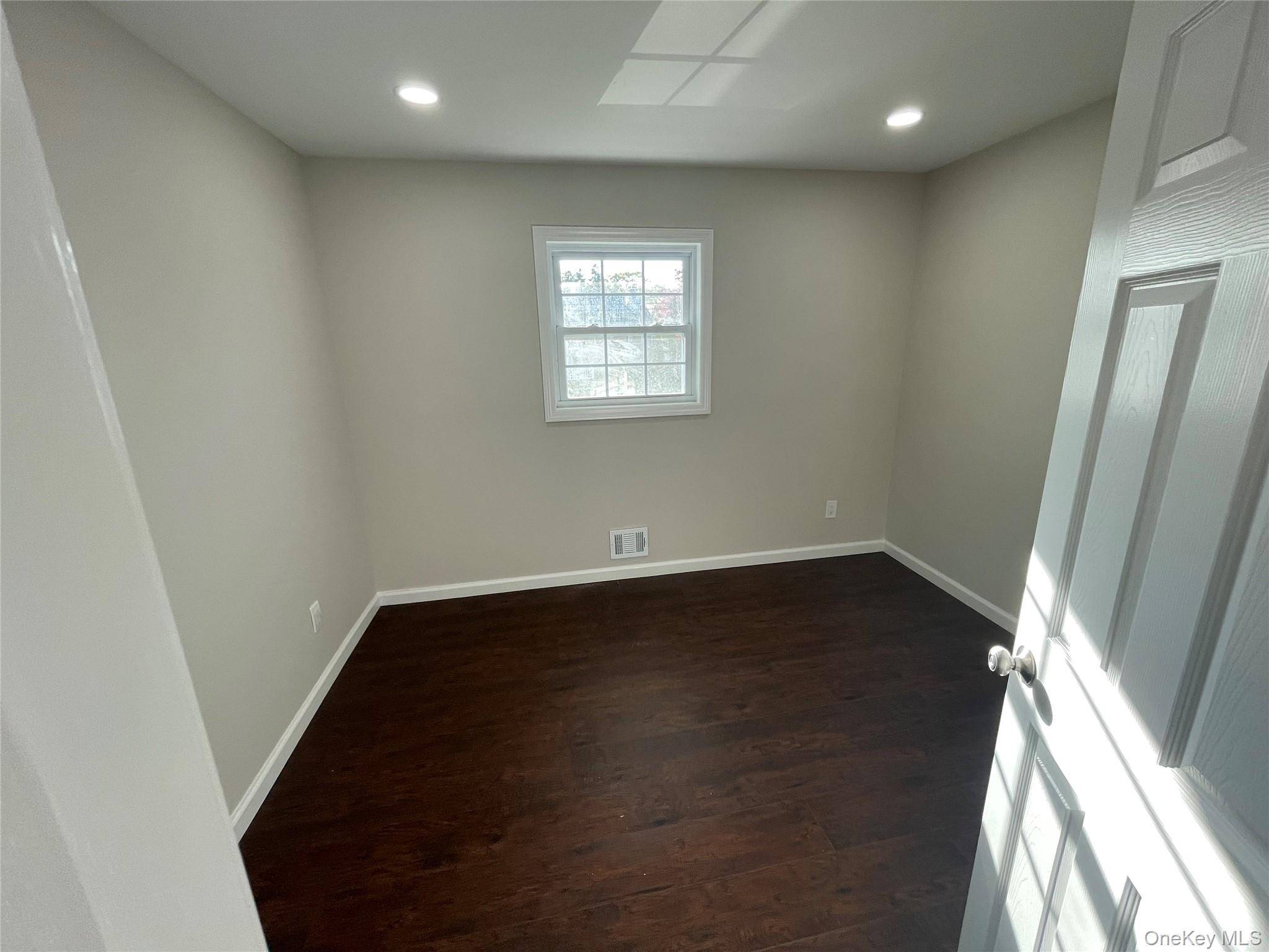 4 Bedroom Home for Sale in West Islip - New York - USA - 8