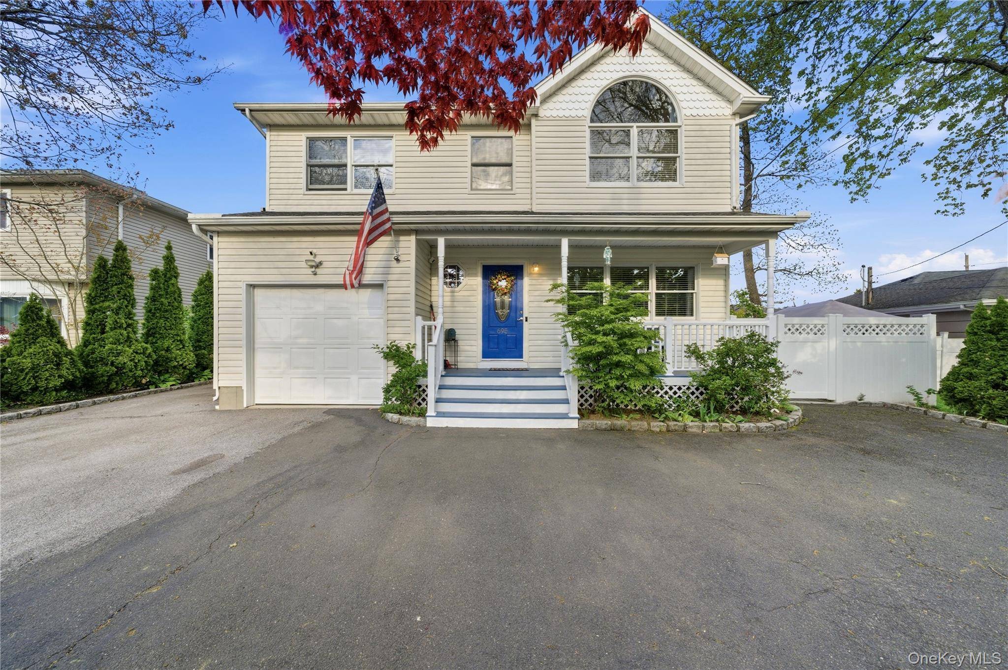 Casa com 4 Quartos à Venda em West Islip - Nova Iorque - EUA - 1