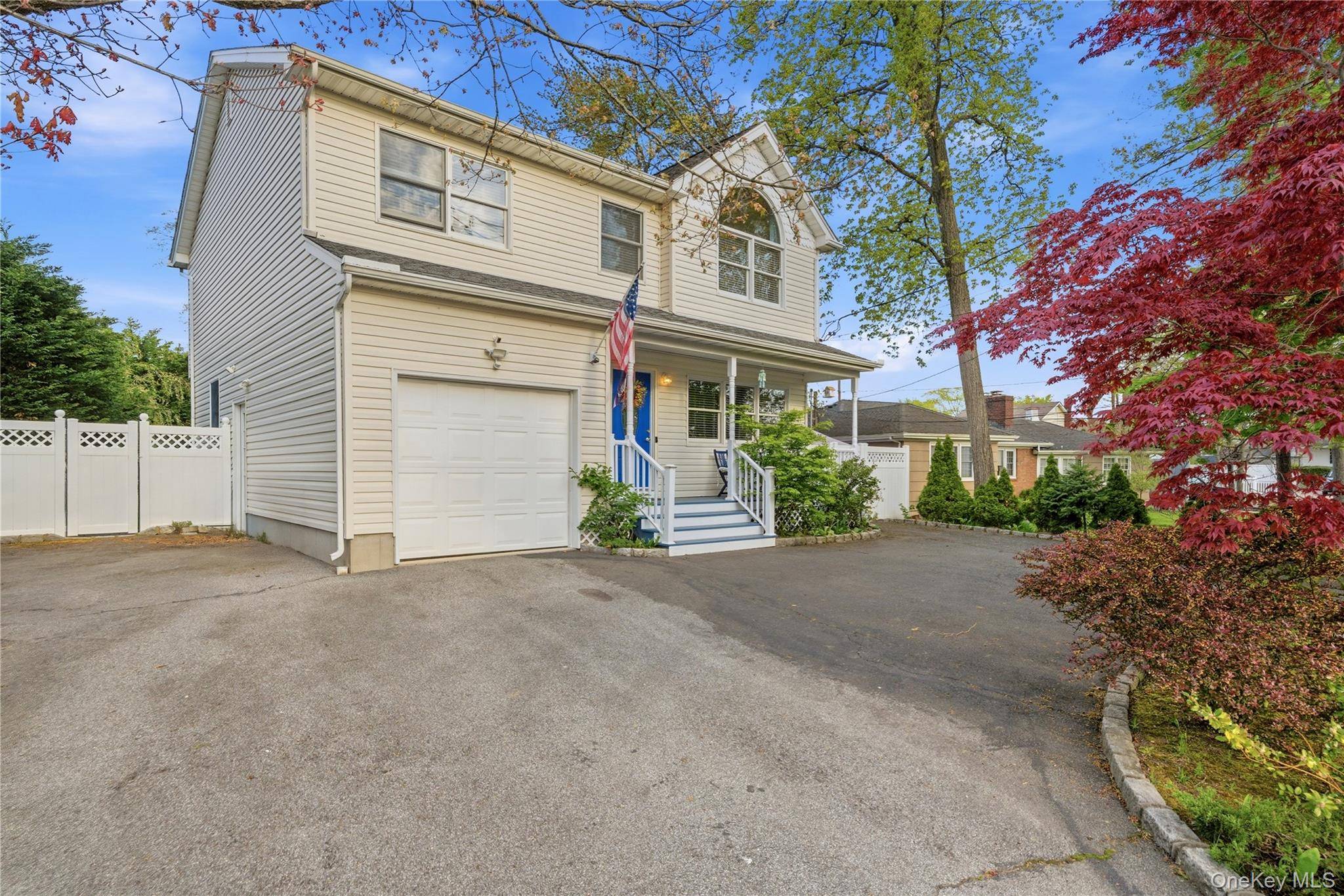 Casa com 4 Quartos à Venda em West Islip - Nova Iorque - EUA - 2