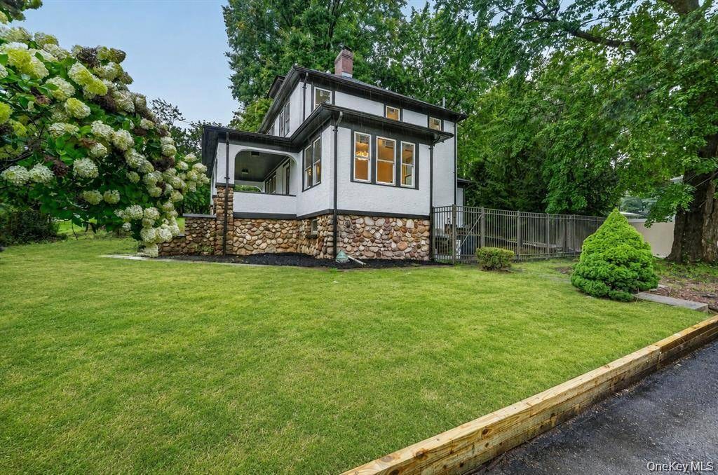 Casa com 4 Quartos à Venda em West Nyack - Nova Iorque - EUA - 2