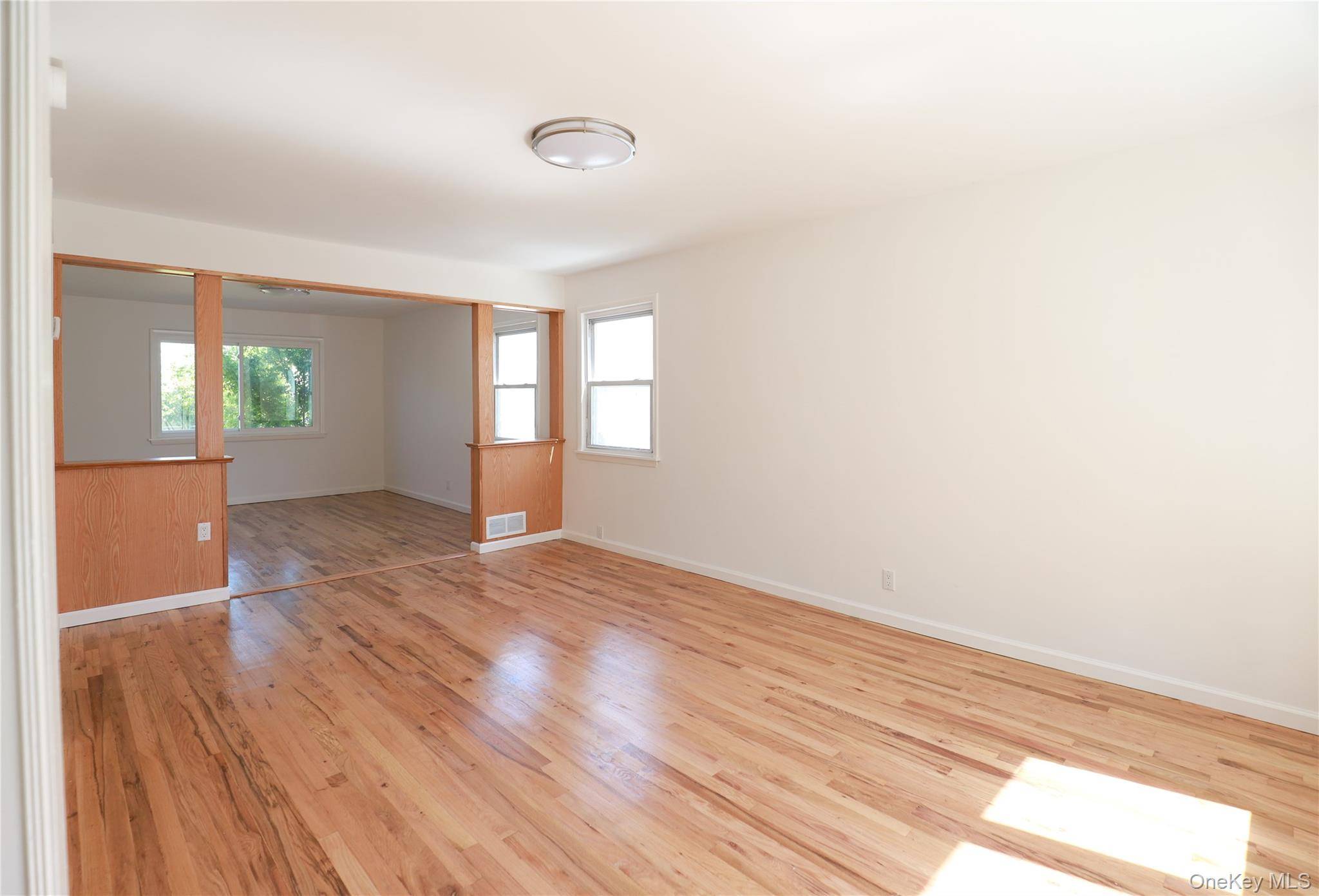 4 Bedroom Home for Sale in Whitestone - New York - USA - 2