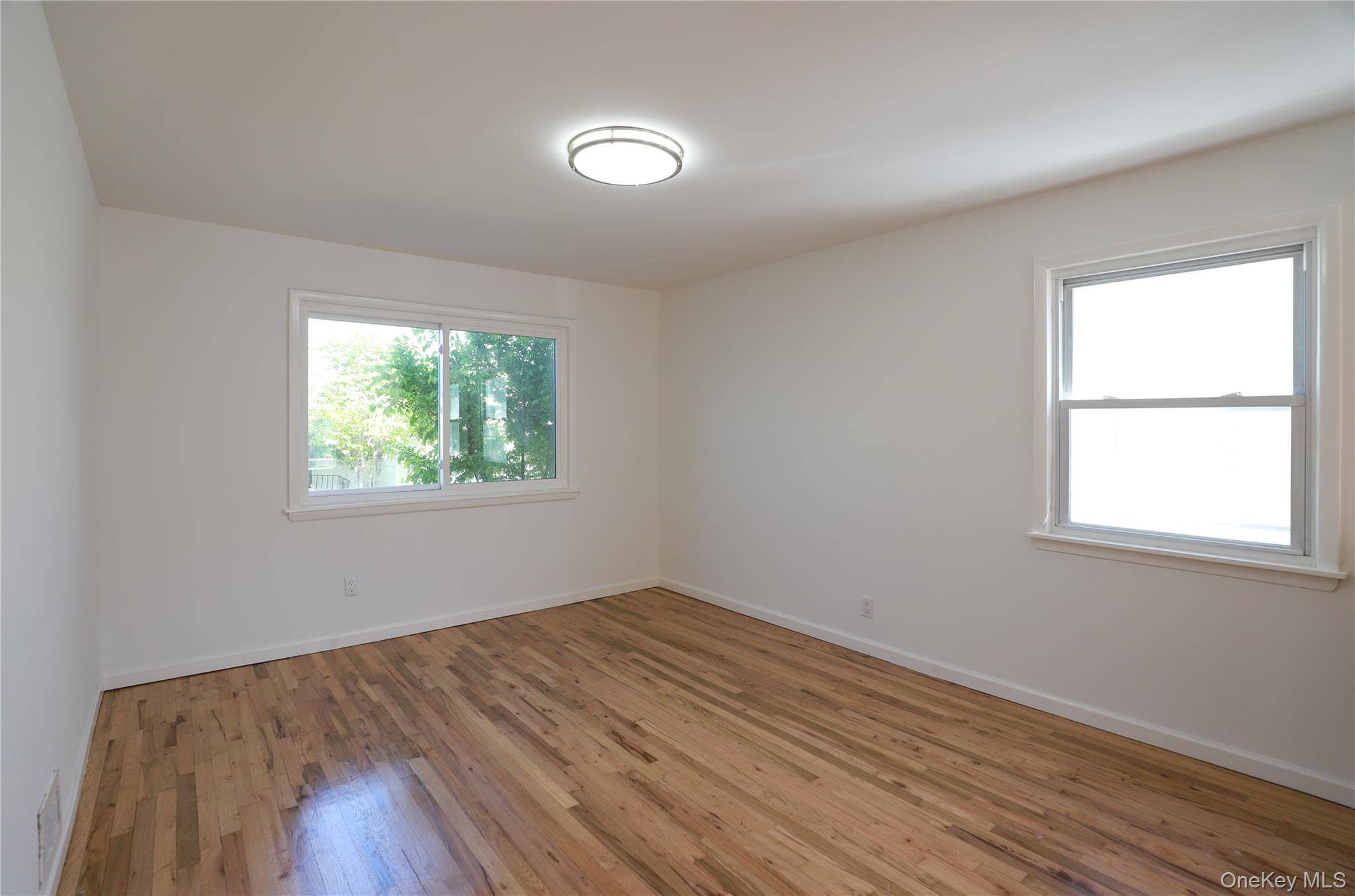4 Bedroom Home for Sale in Whitestone - New York - USA - 4