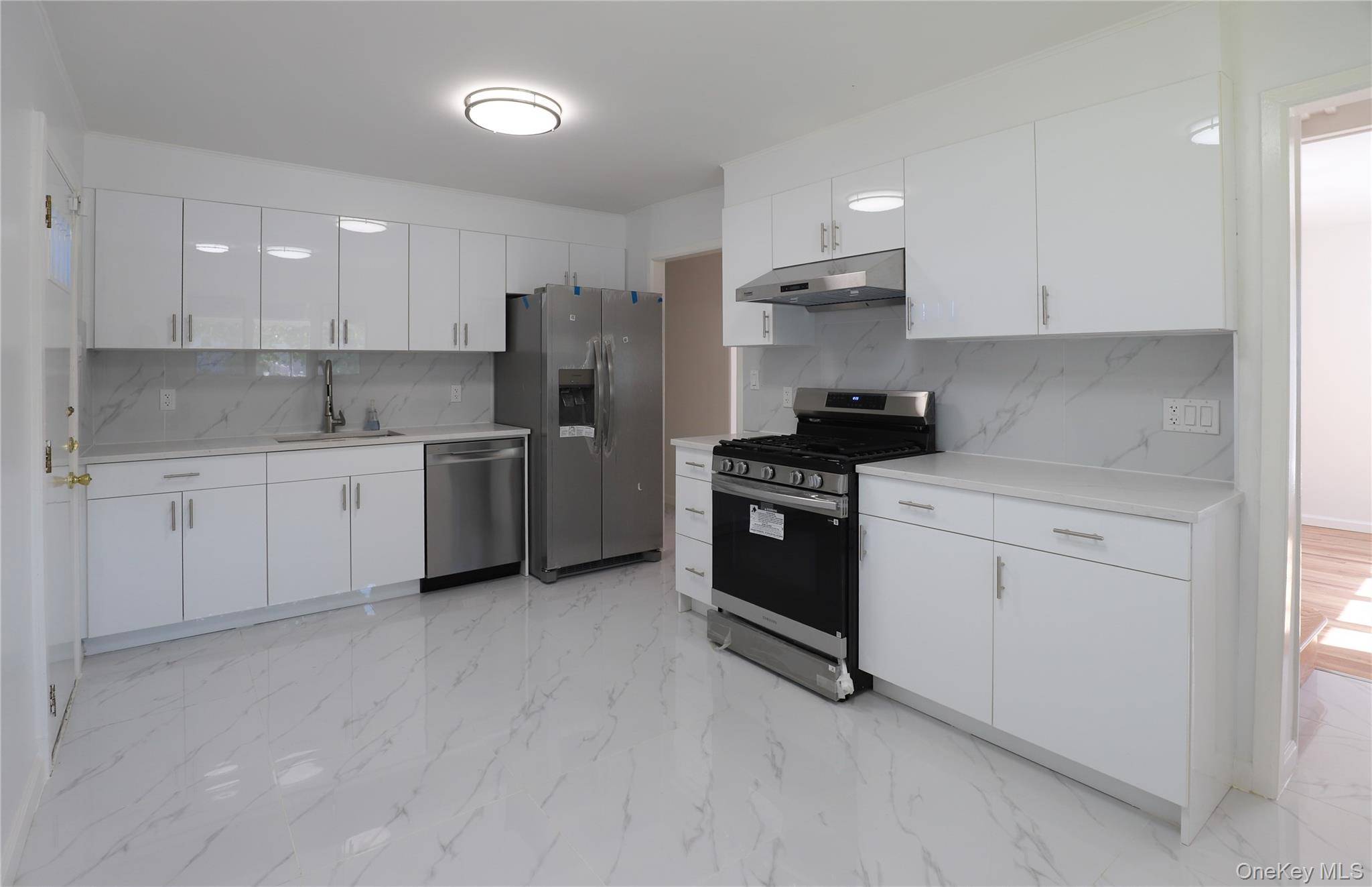 4 Bedroom Home for Sale in Whitestone - New York - USA - 5