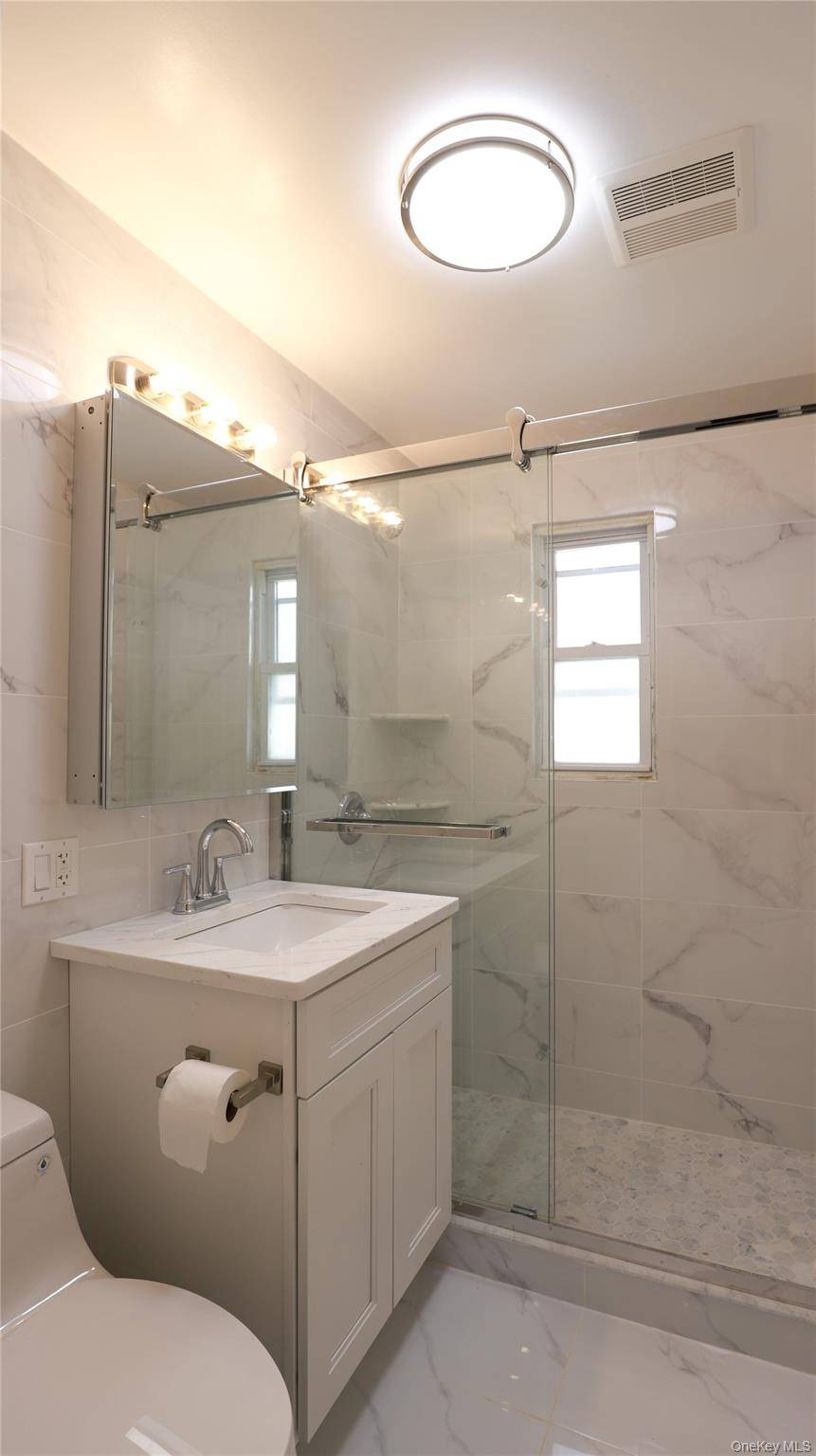 4 Bedroom Home for Sale in Whitestone - New York - USA - 7
