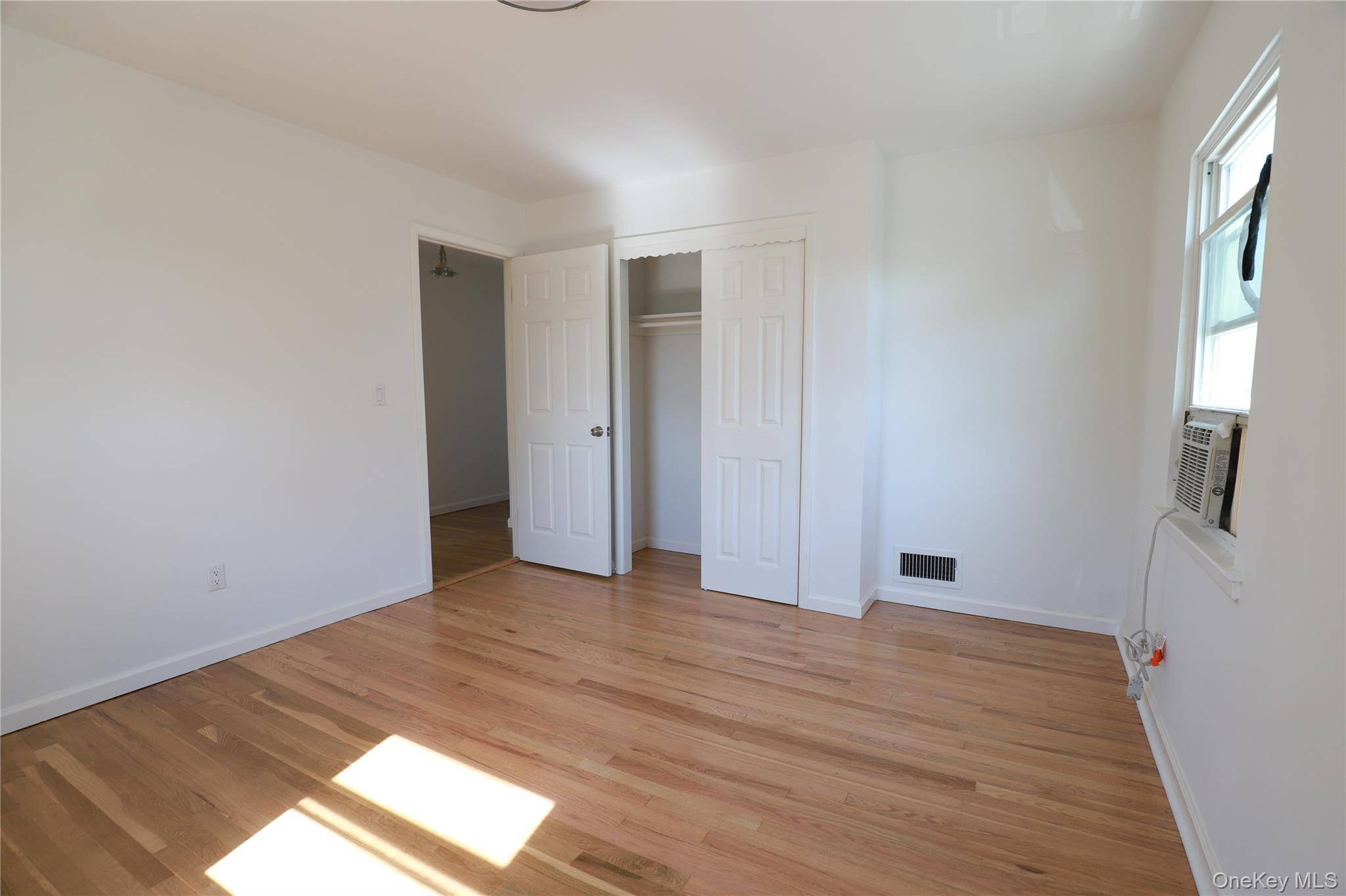 4 Bedroom Home for Sale in Whitestone - New York - USA - 8