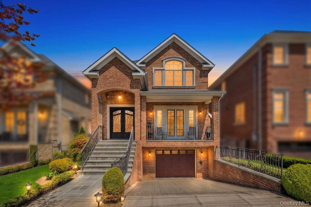 Casa de 4 Dormitorios en Venta en Whitestone - Nueva York - EE. UU. - 1