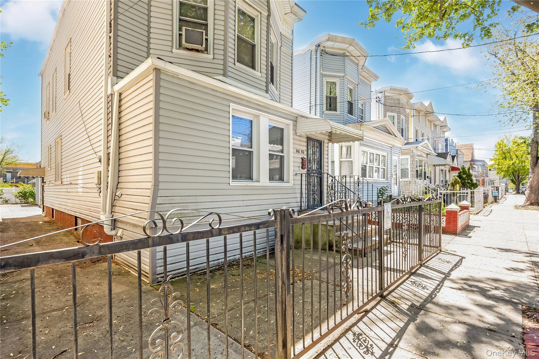 4 Bedroom Home for Sale in Woodhaven - New York - USA - 3