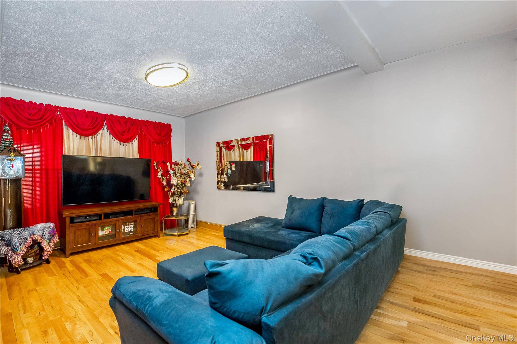 4 Bedroom Home for Sale in Woodhaven - New York - USA - 7