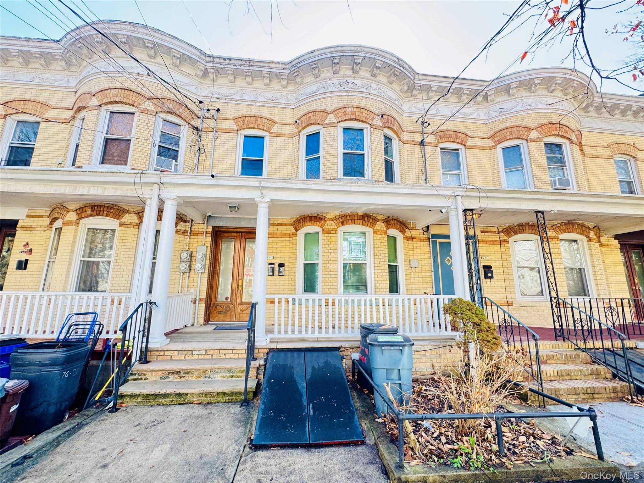 4 Bedroom Home for Sale in Woodhaven - New York - USA - 1