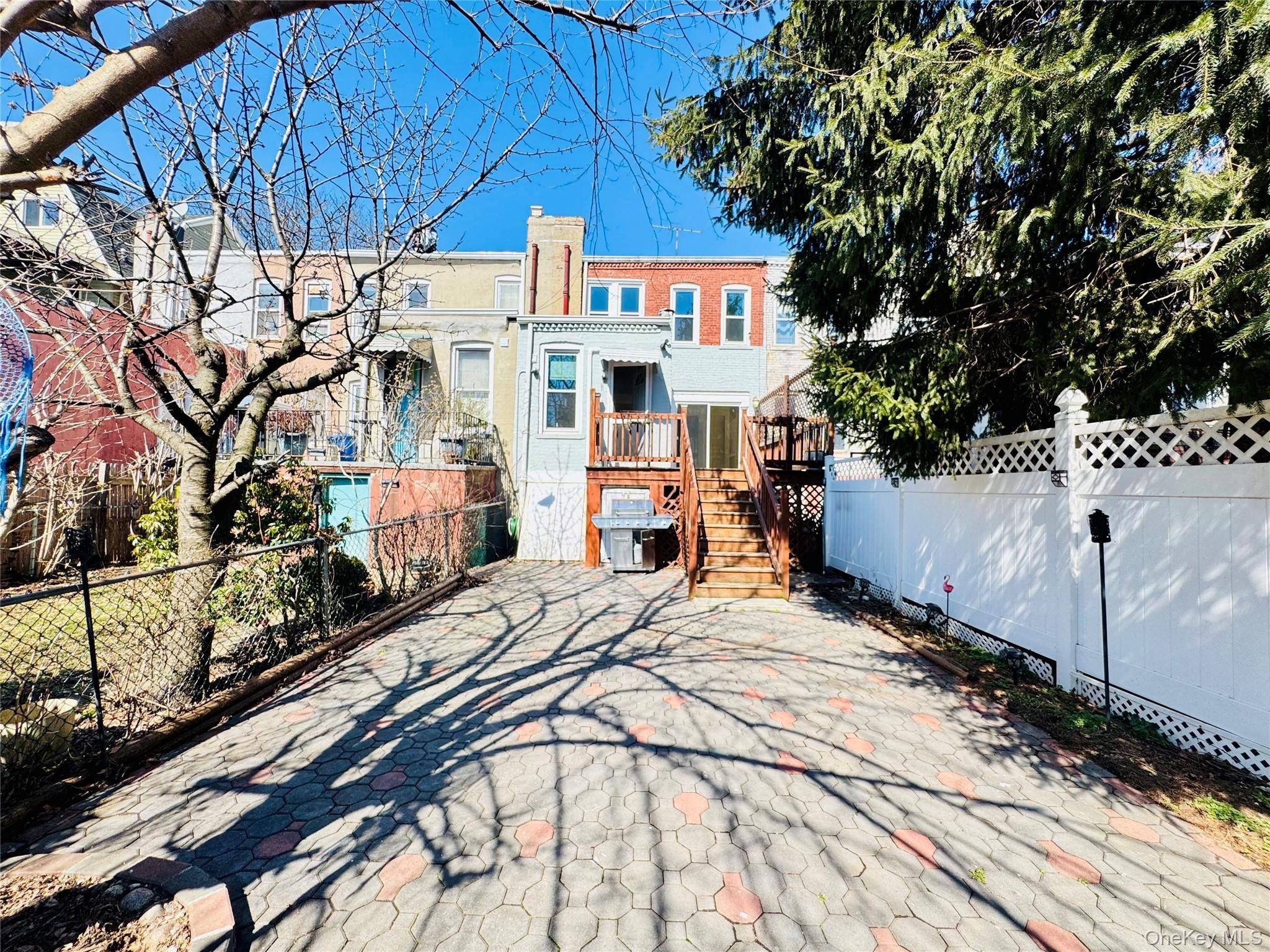 4 Bedroom Home for Sale in Woodhaven - New York - USA - 7