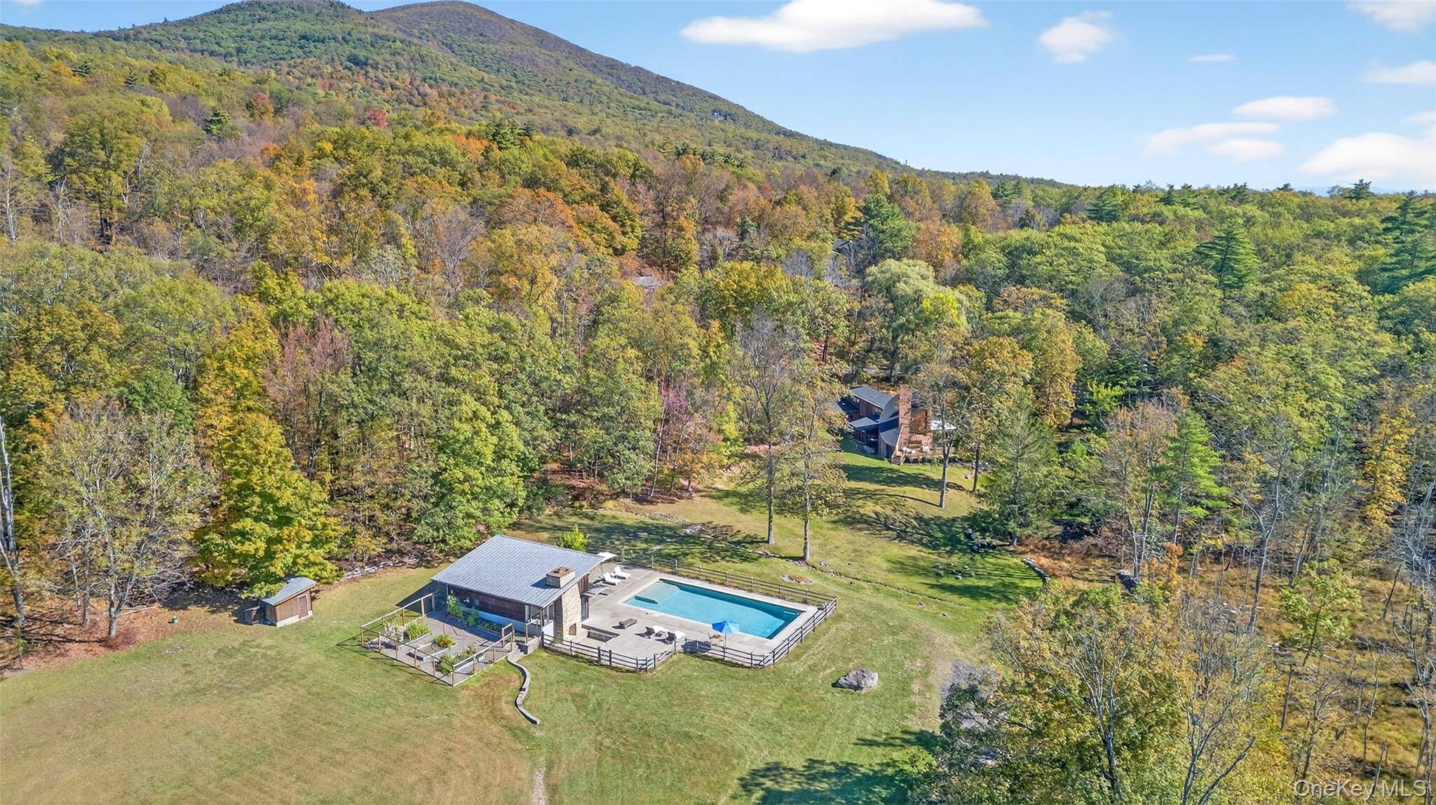 Casa com 4 Quartos à Venda em Woodstock - Nova Iorque - EUA - 2