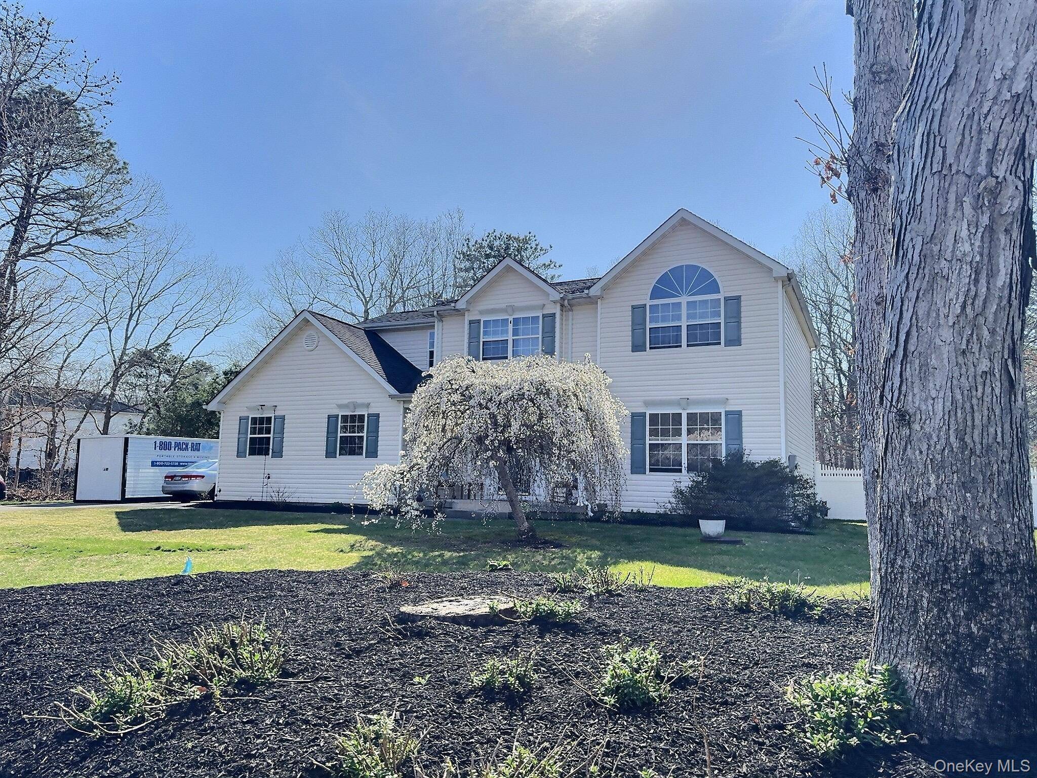 4 Bedroom Home for Sale in Yaphank - New York - USA - 3