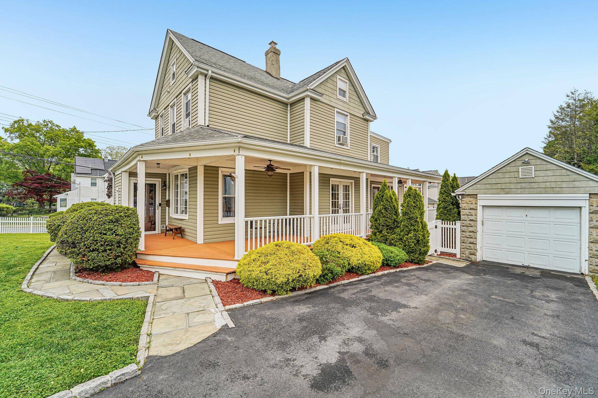 Casa de 4 Dormitorios en Venta en Yonkers - Nueva York - EE. UU. - 1