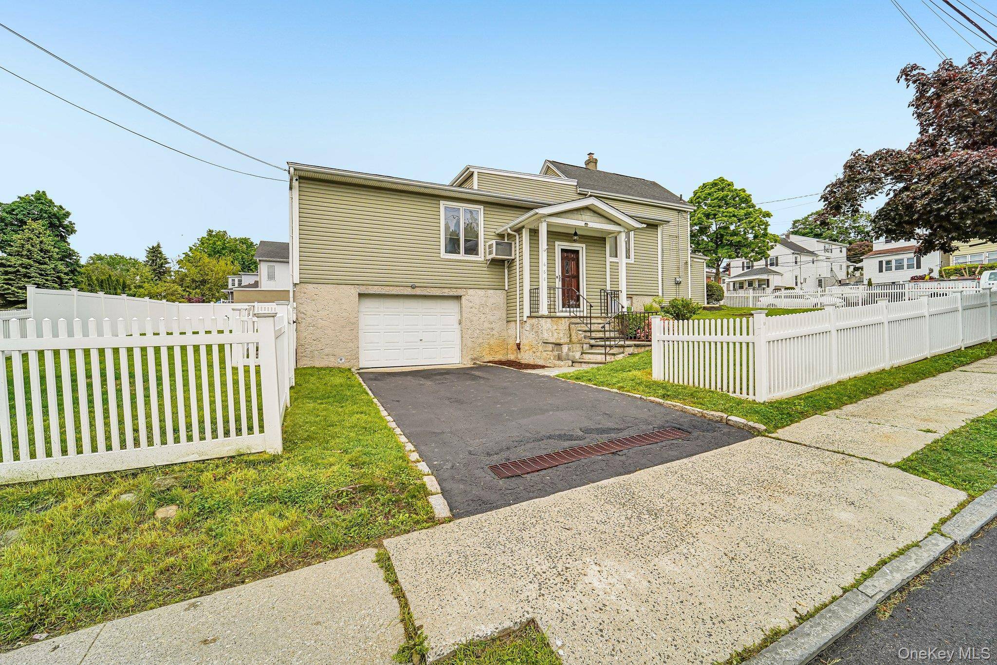 Casa de 4 Dormitorios en Venta en Yonkers - Nueva York - EE. UU. - 2