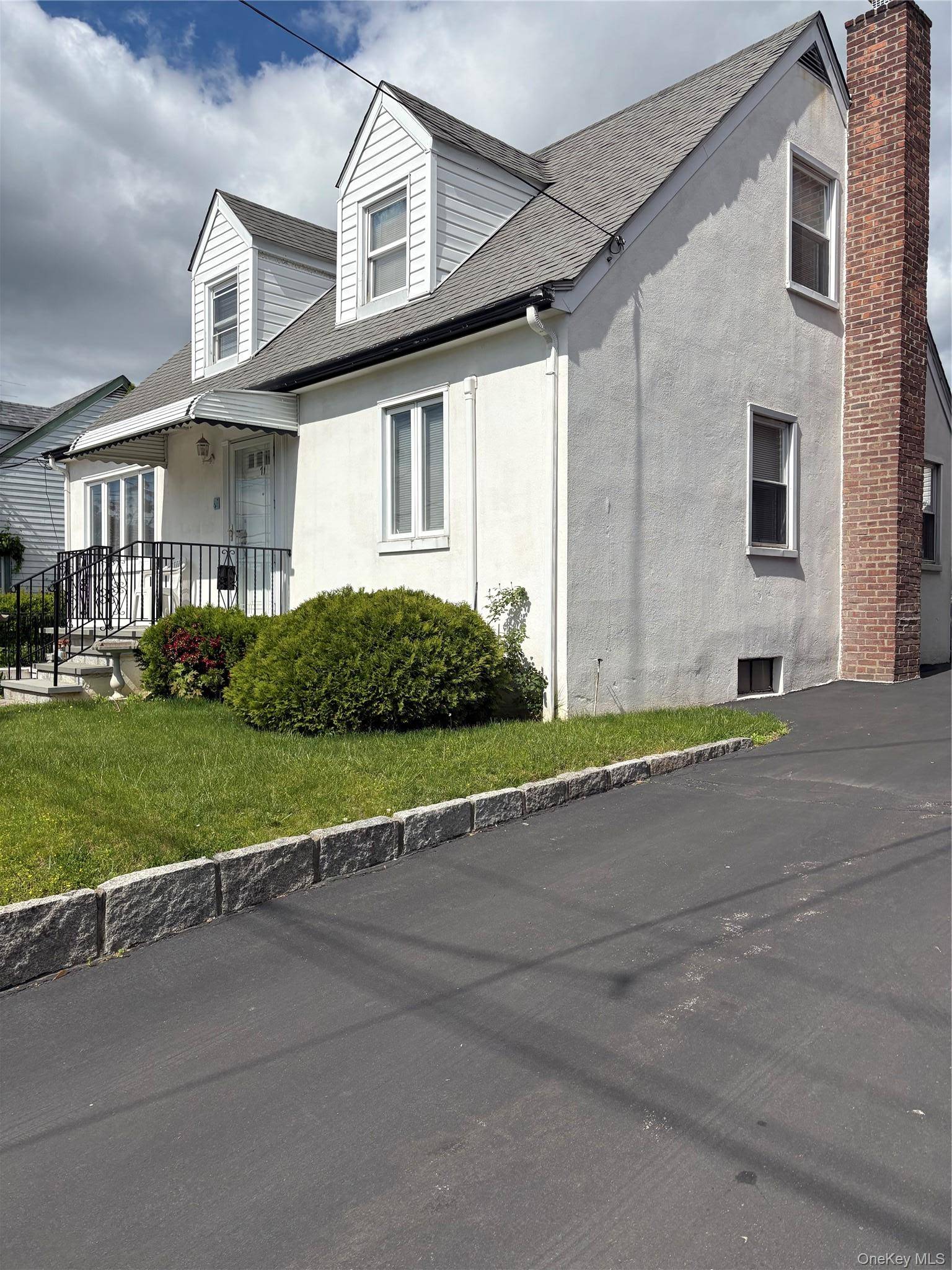 4 Bedroom Home for Sale in Yonkers - New York - USA - 2