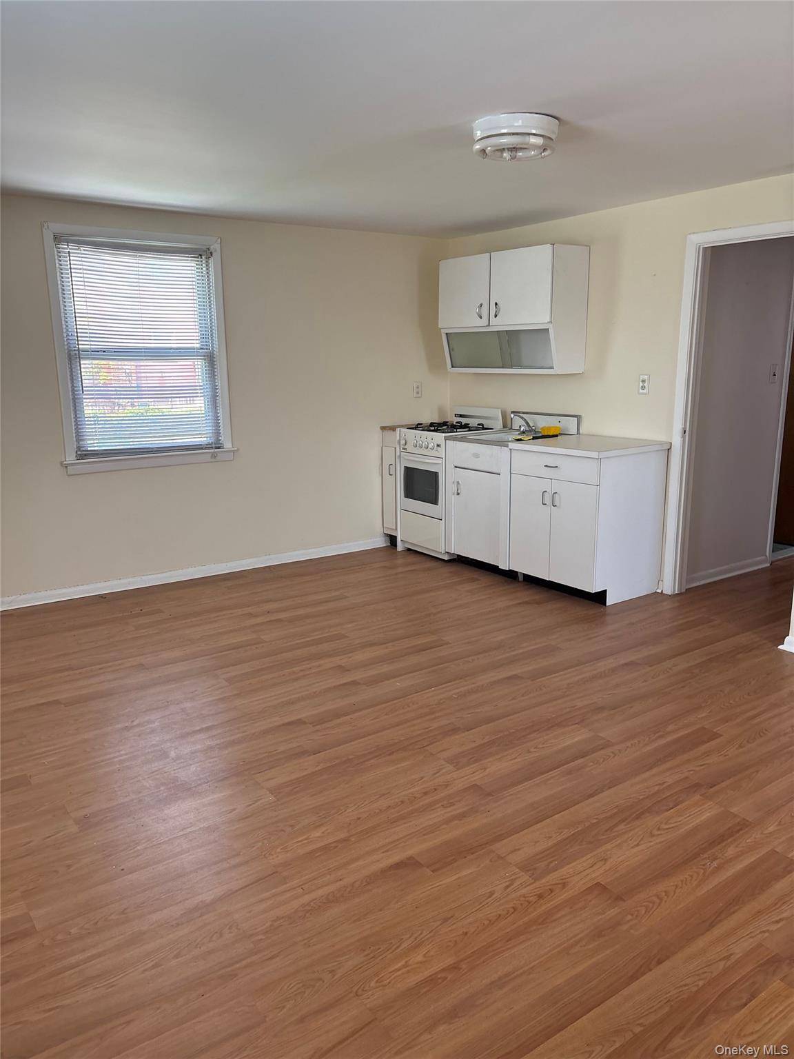 4 Bedroom Home for Sale in Yonkers - New York - USA - 8
