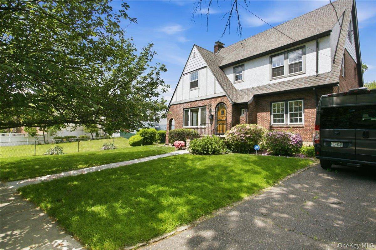Casa com 4 Quartos à Venda em Yonkers - Nova Iorque - EUA - 1