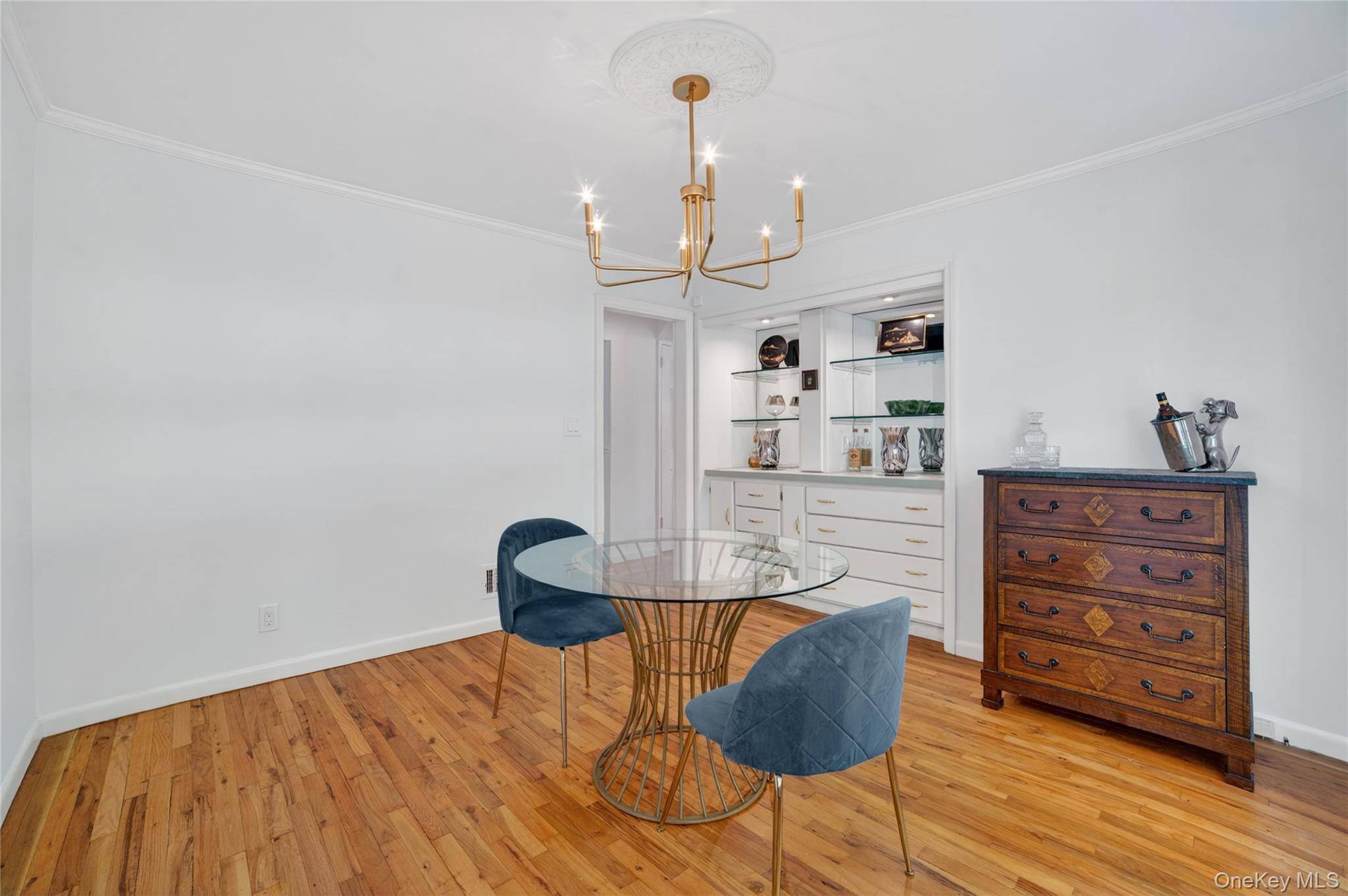 4 Bedroom Home for Sale in Yonkers - New York - USA - 8