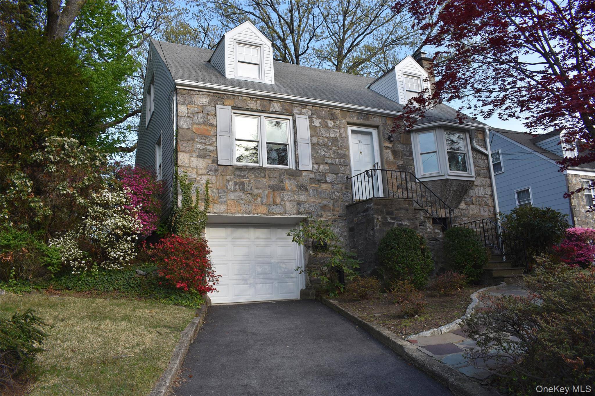 4 Bedroom Home for Sale in Yonkers - New York - USA - 1