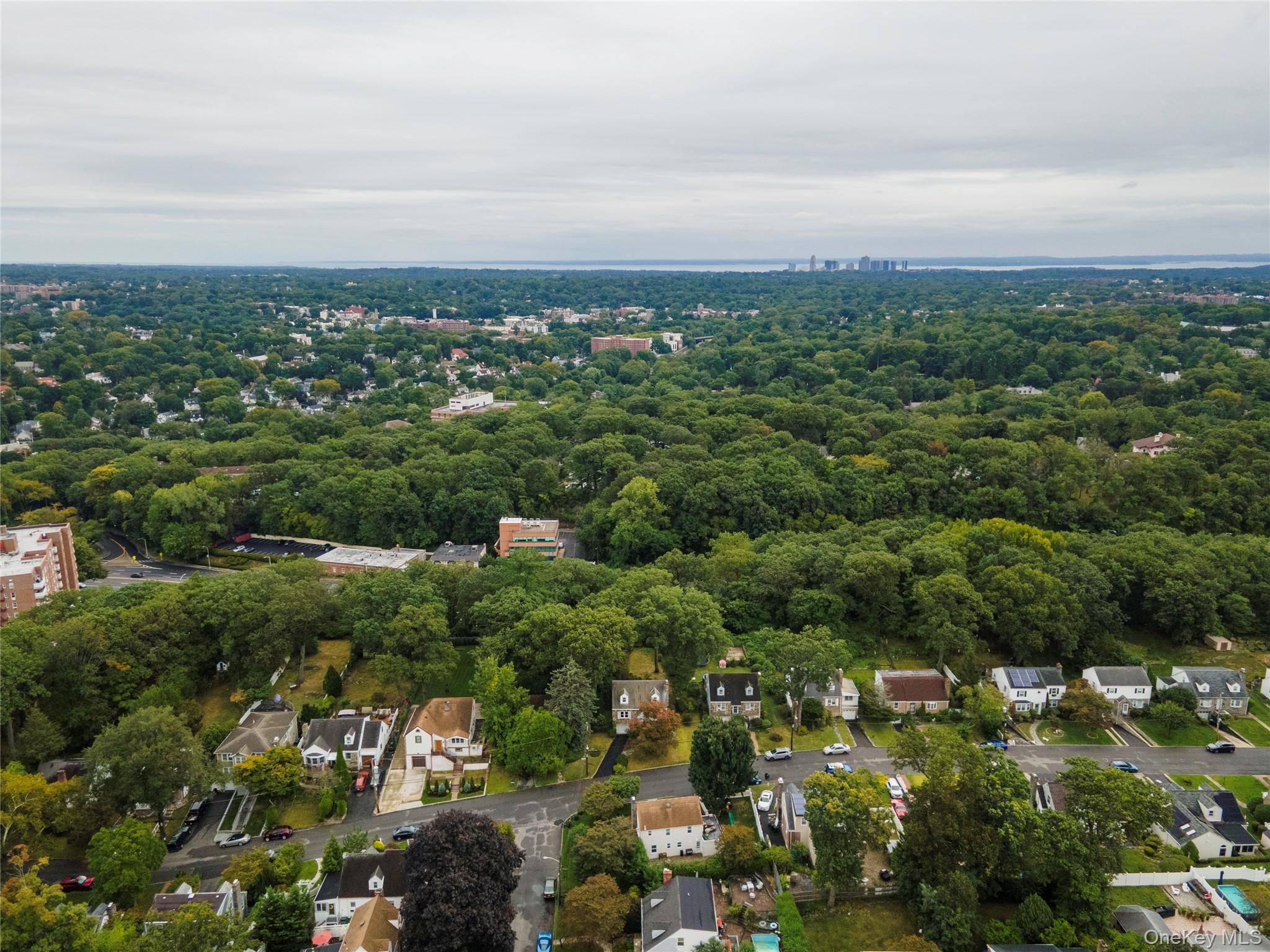 4 Bedroom Home for Sale in Yonkers - New York - USA - 6