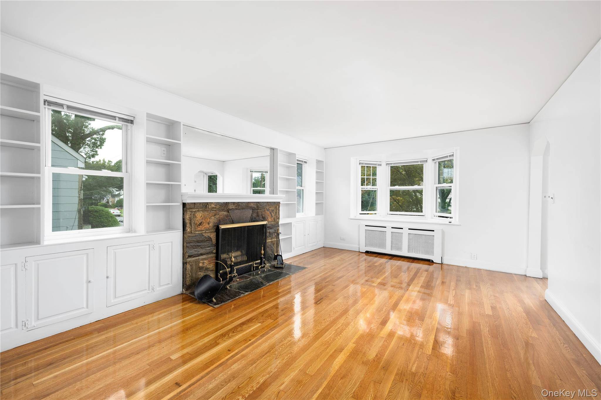4 Bedroom Home for Sale in Yonkers - New York - USA - 8