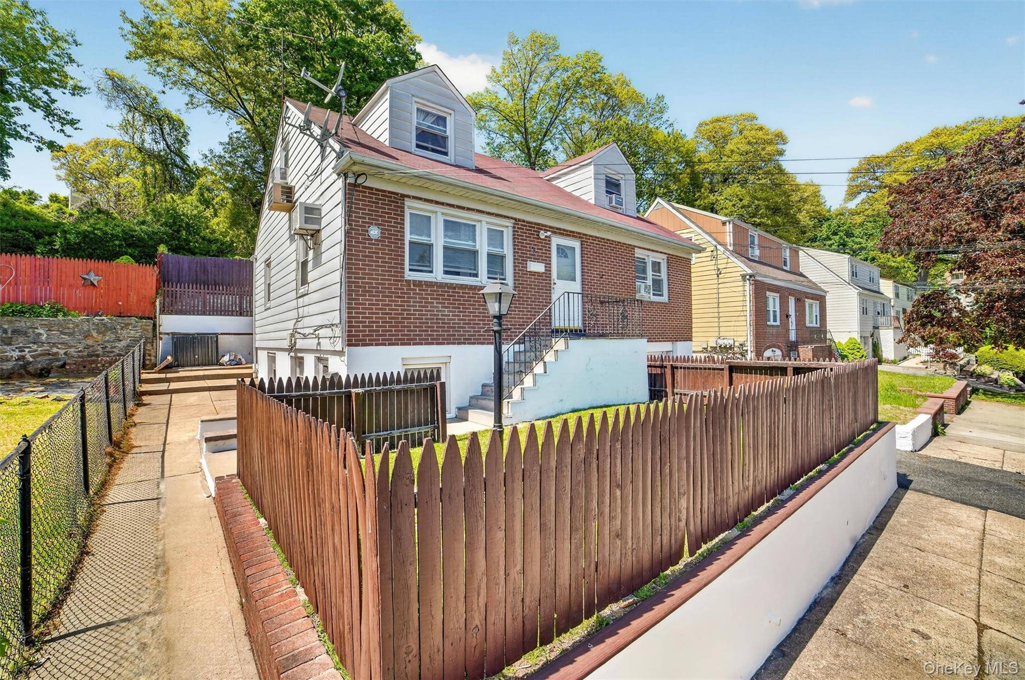 Casa com 4 Quartos à Venda em Yonkers - Nova Iorque - EUA - 1