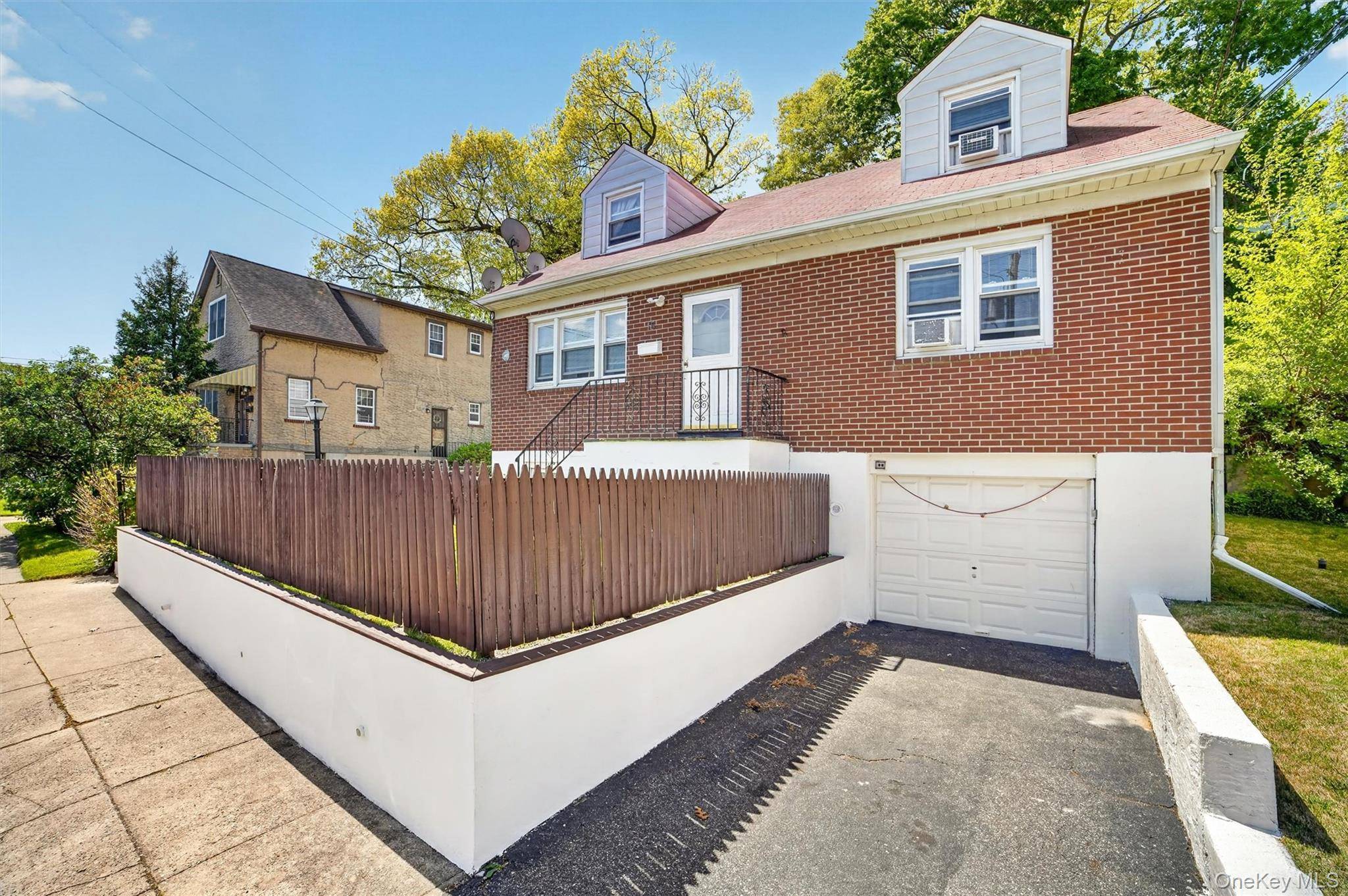 Casa com 4 Quartos à Venda em Yonkers - Nova Iorque - EUA - 2